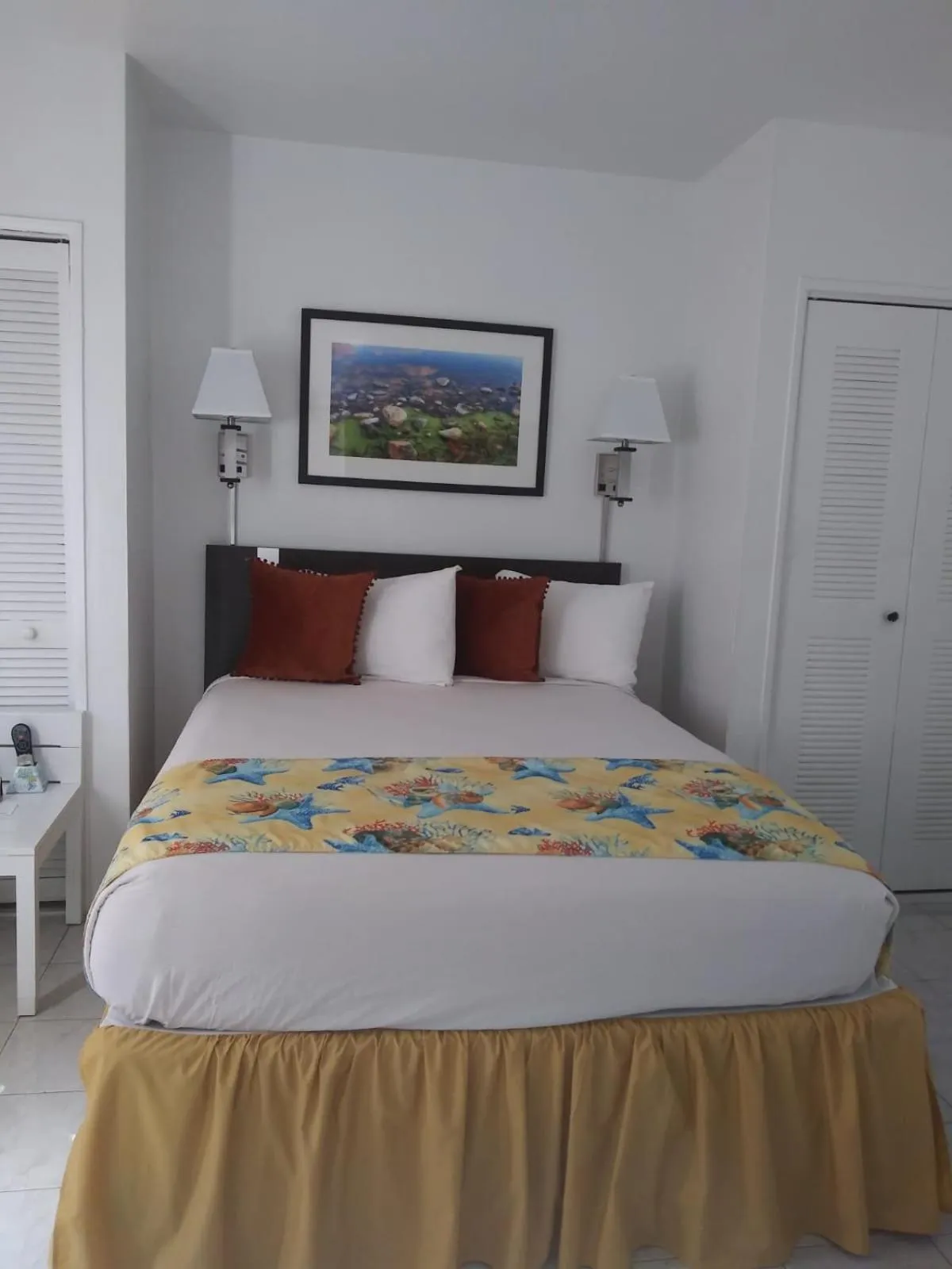 Bed in Beach Place Hotel