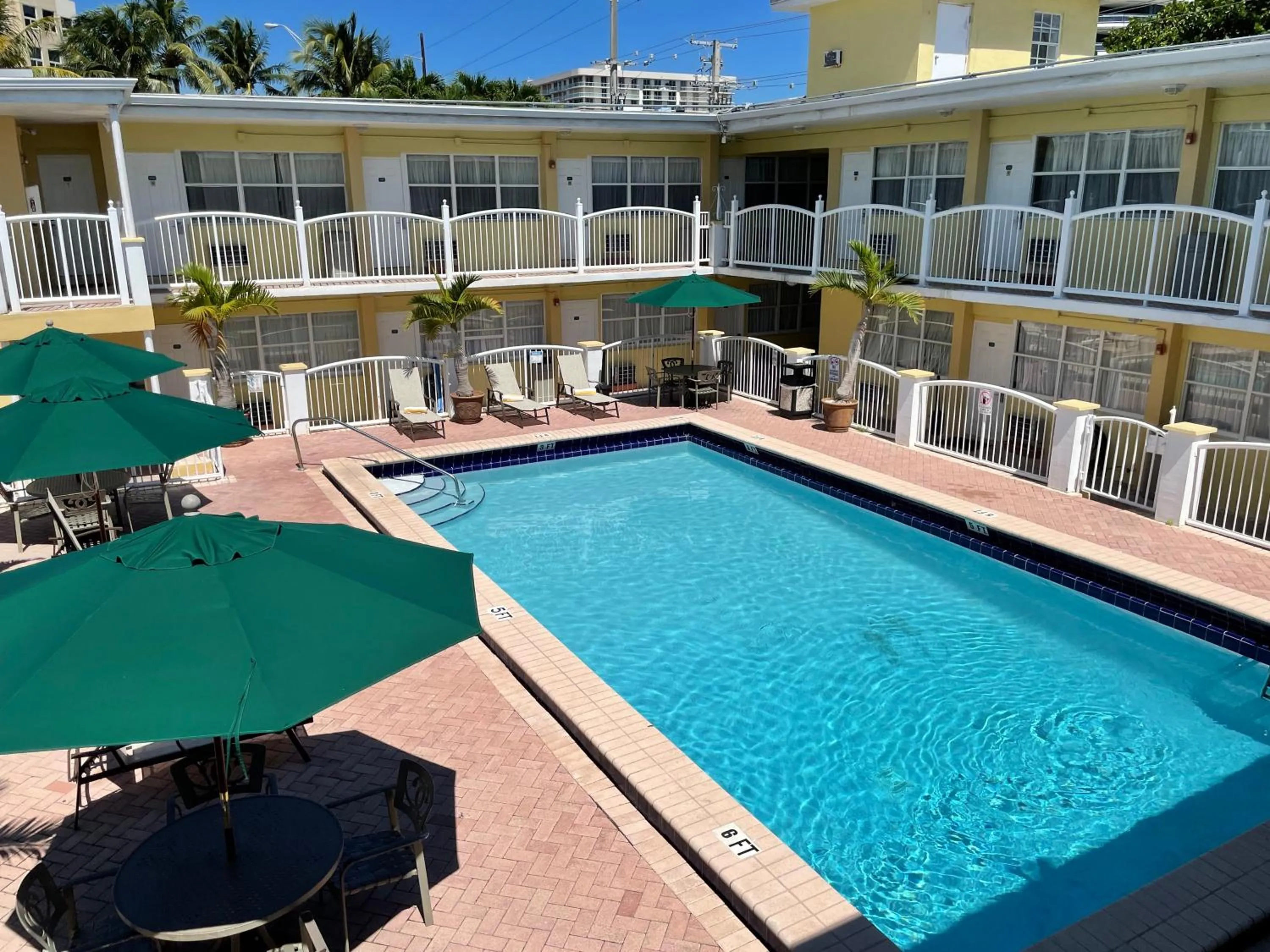 Swimming pool in Beach Place Hotel