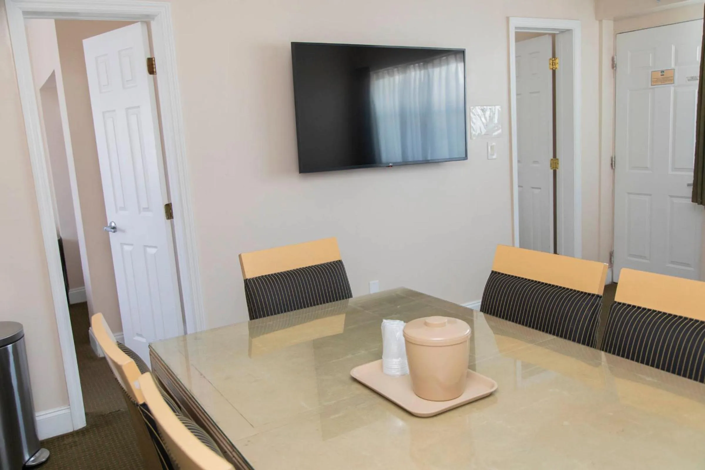 Seating area in Beach Place Hotel