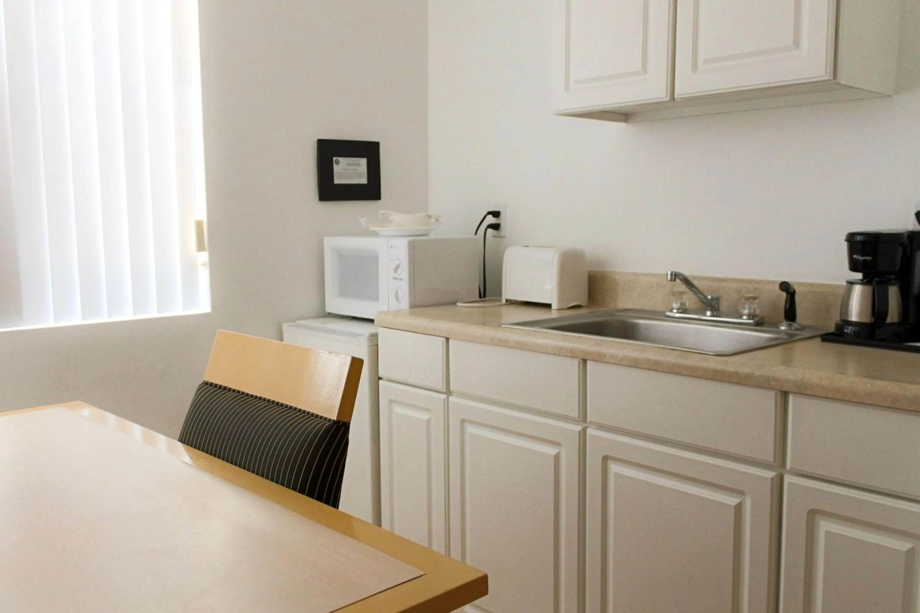Kitchen or kitchenette in Beach Place Hotel
