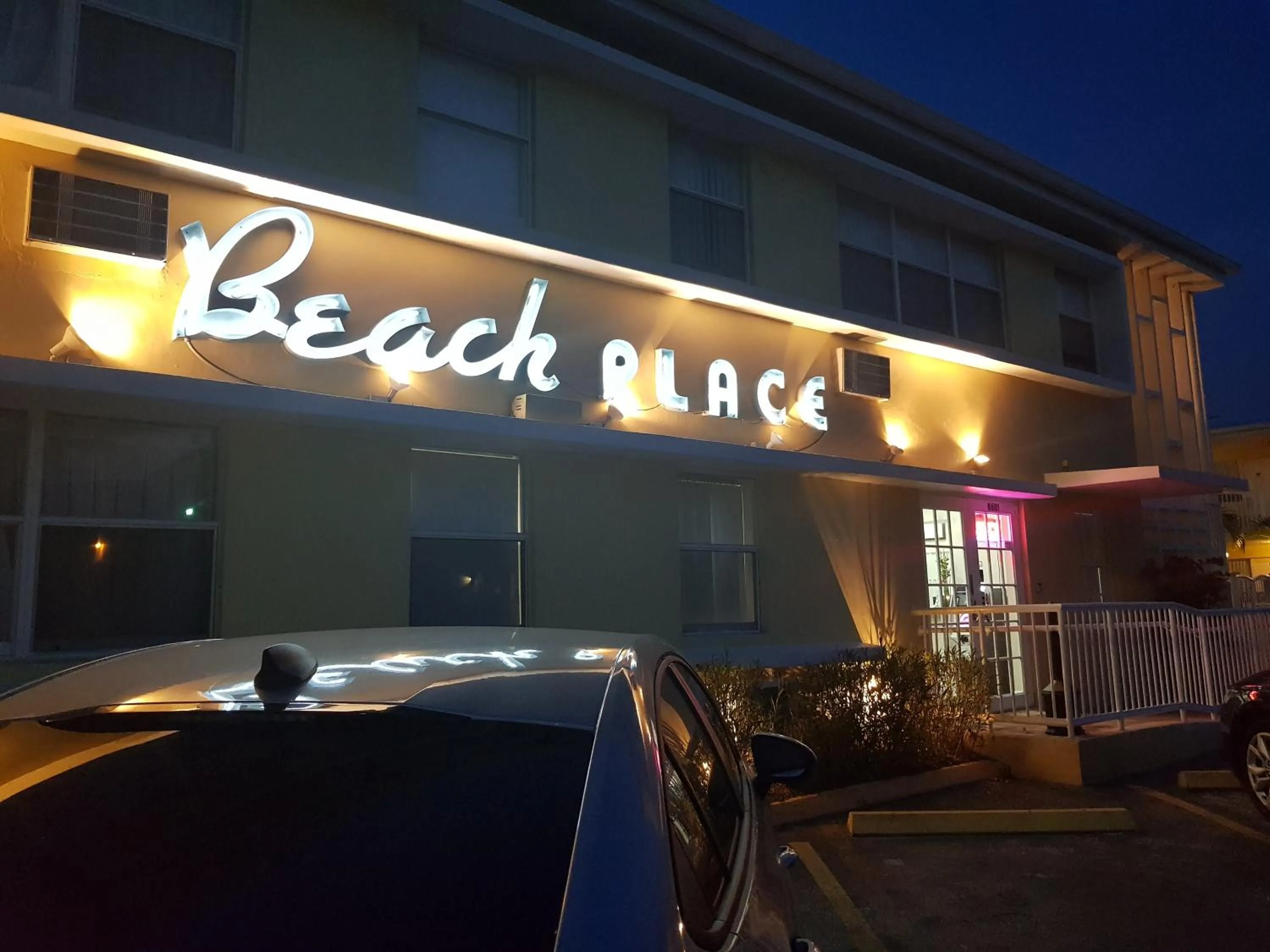 Facade/entrance in Beach Place Hotel