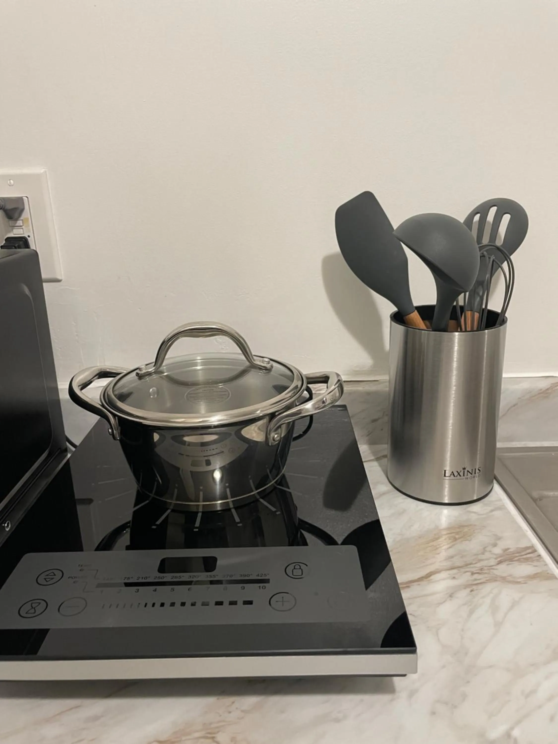 kitchen in Beach Place Hotel