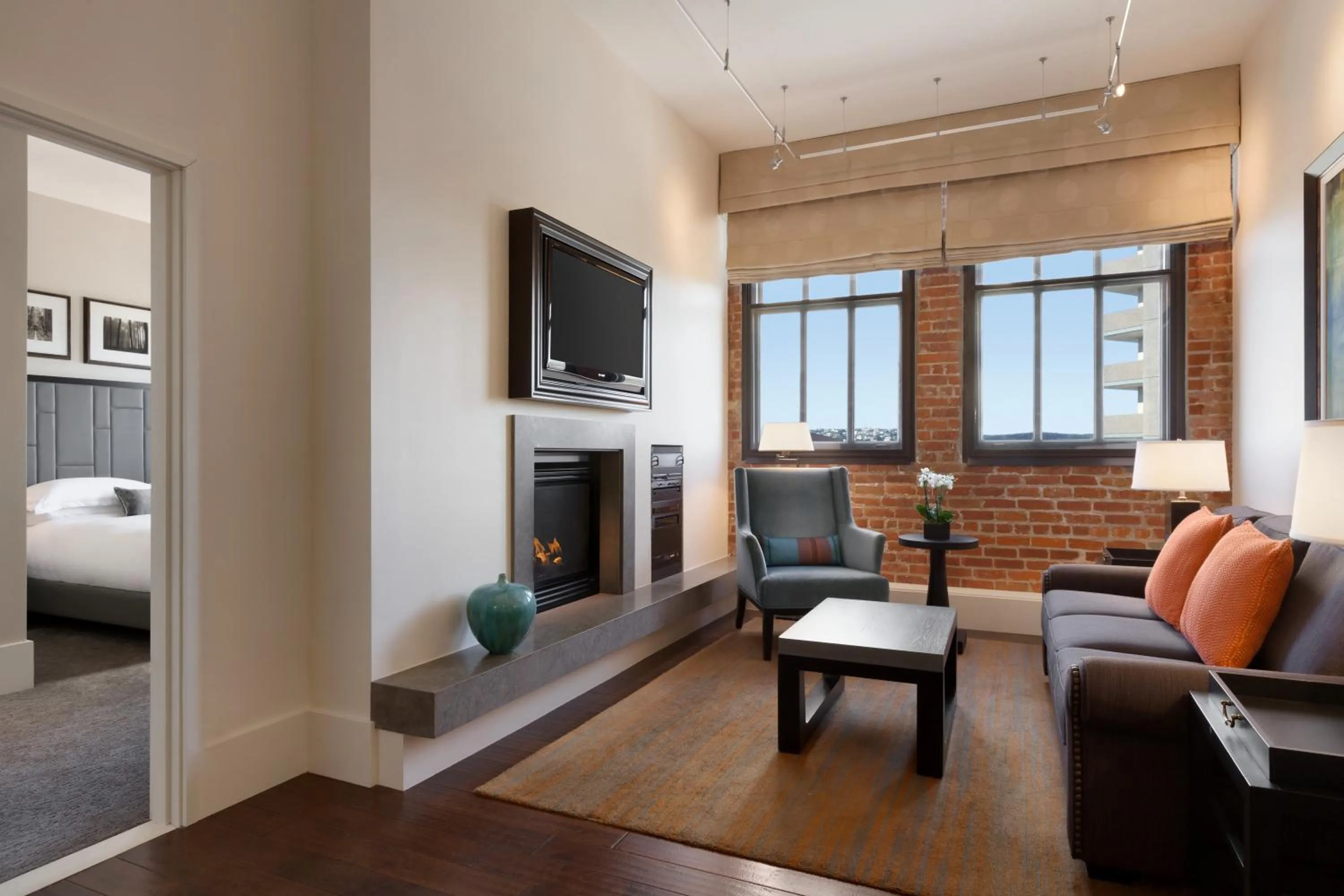 Living room, Bed in The Fairmont Heritage Place Ghirardelli Square