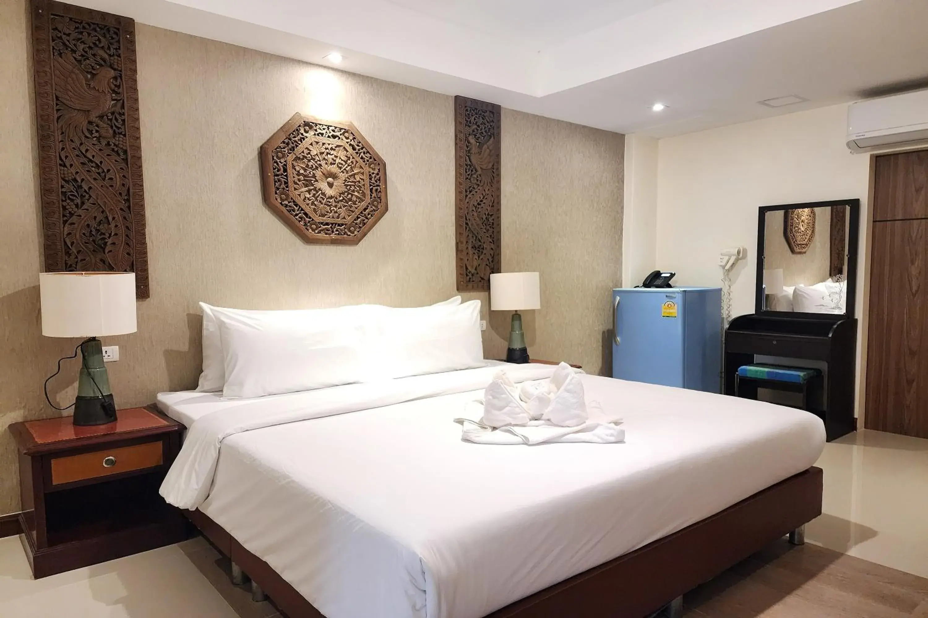 Superior Queen Room in Kim Hotel At Bangplong Superior Queen Room in Kim Hotel At Bangplong