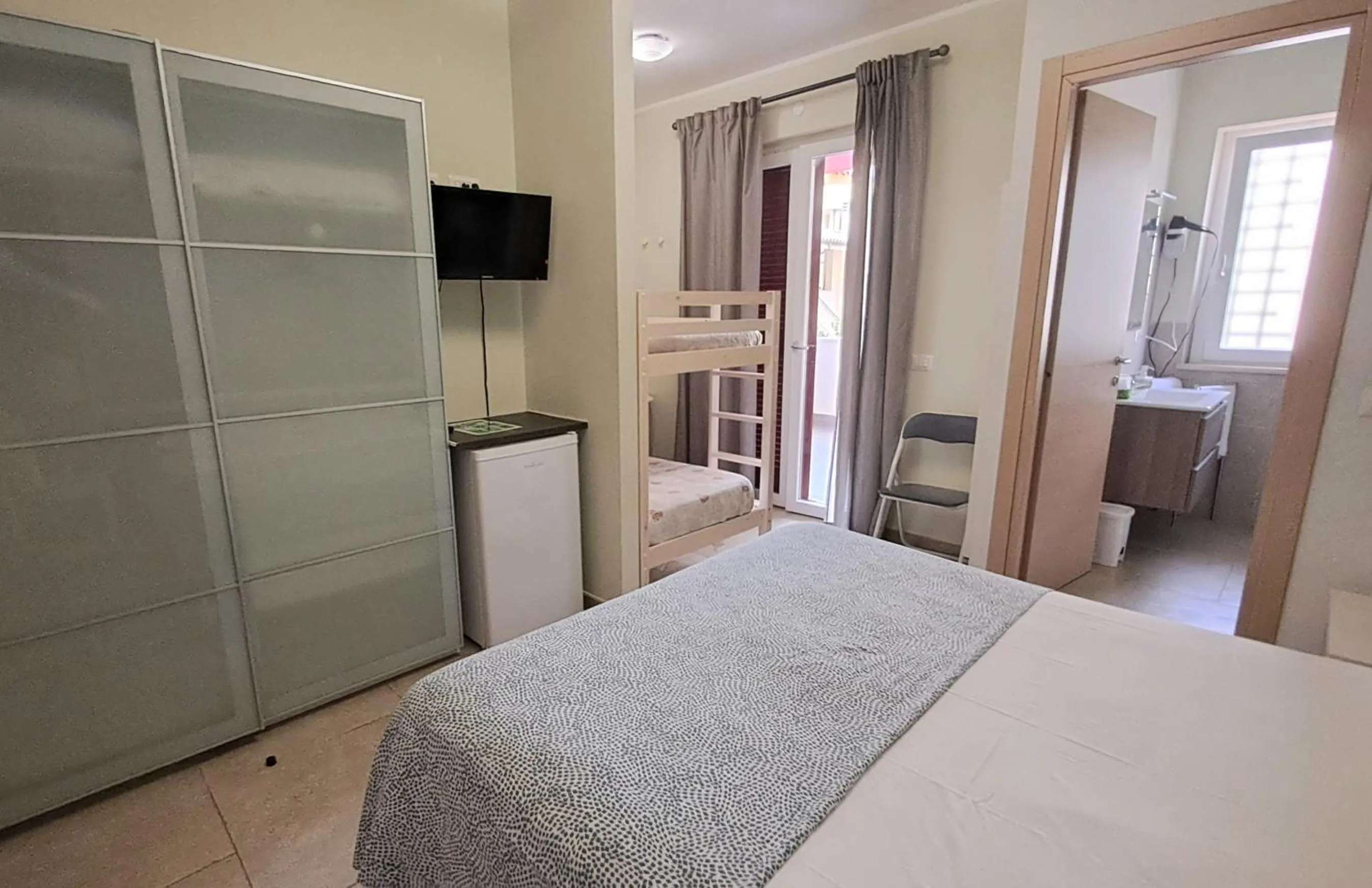 Double Room with Extra Bed - single occupancy in Guest House Roma Express