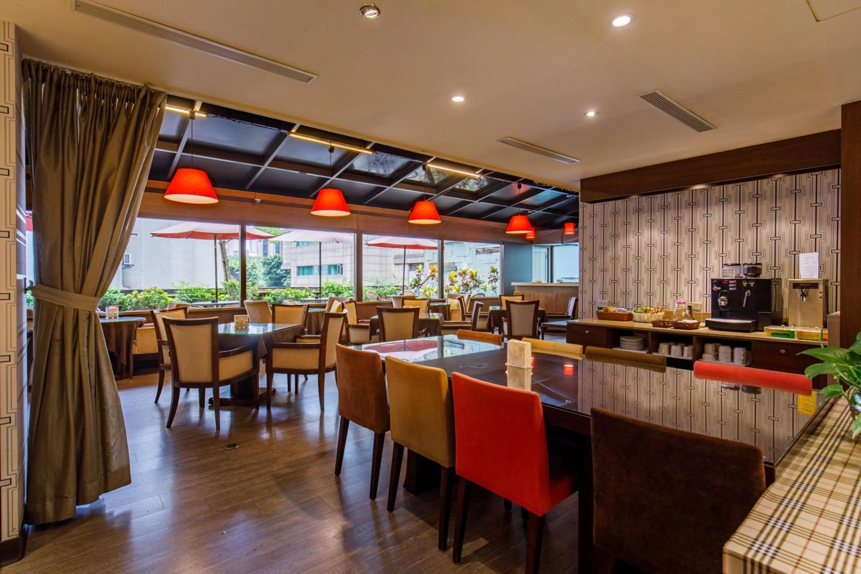 Restaurant/places to eat in Hotel HD Palace