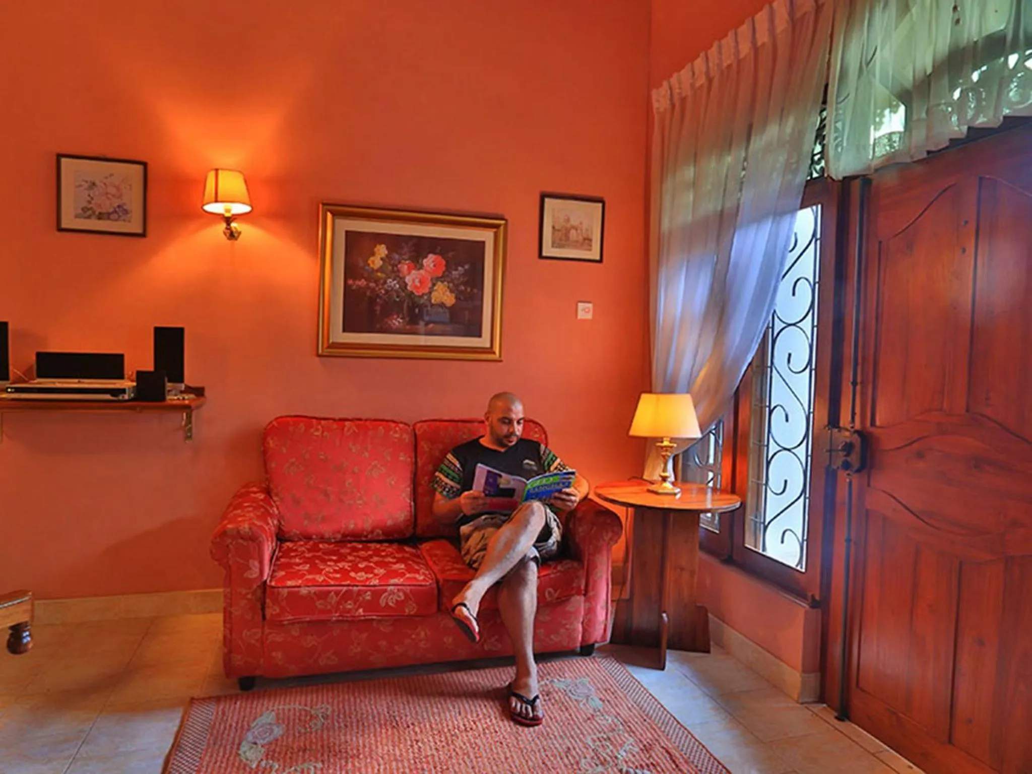 Communal lounge/ TV room in Emel Boutique