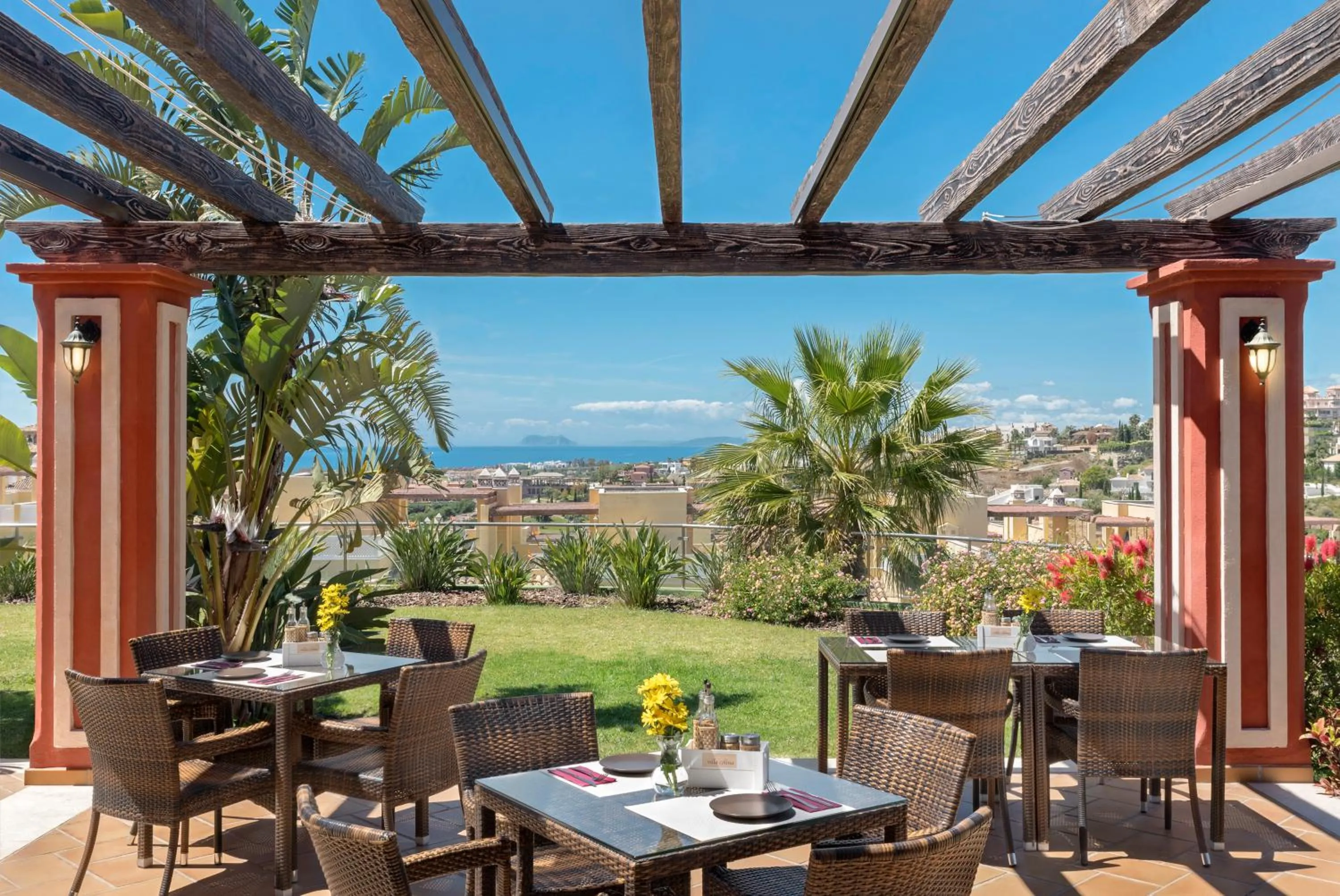 Restaurant/places to eat in Colina del Paraiso