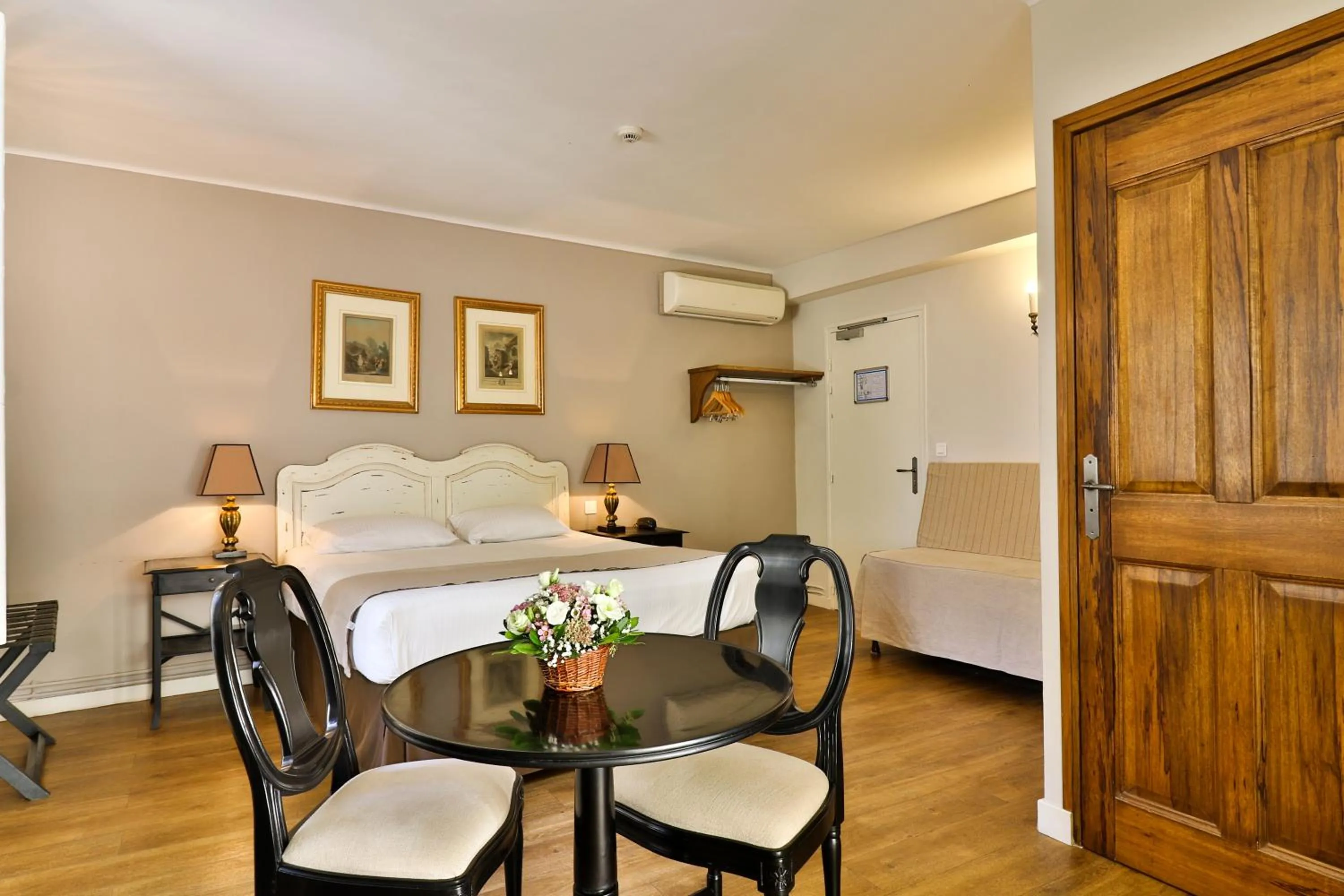 Bedroom in Hotel Du Midi