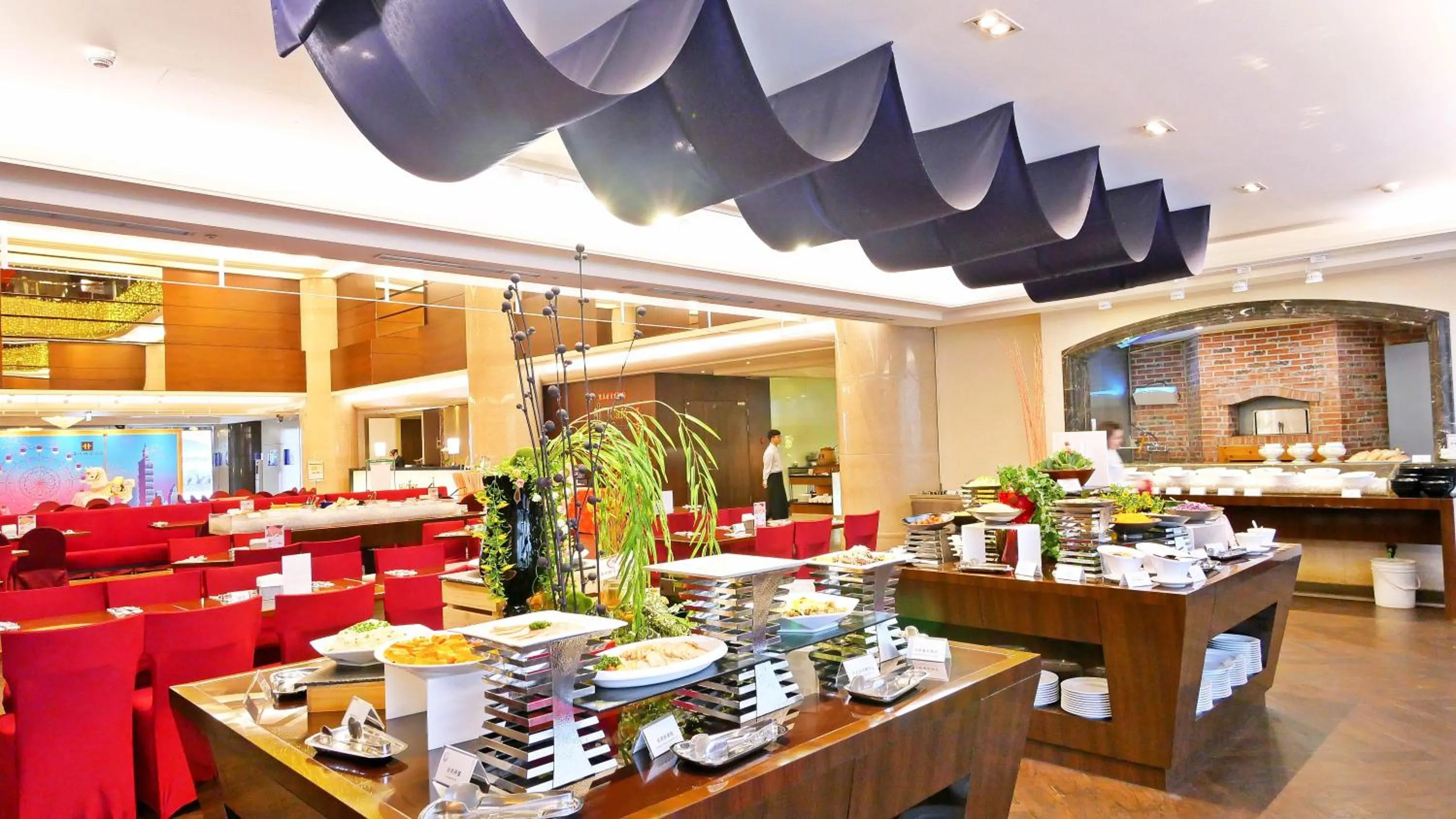 Restaurant/places to eat in HiONE Holiday Hotel