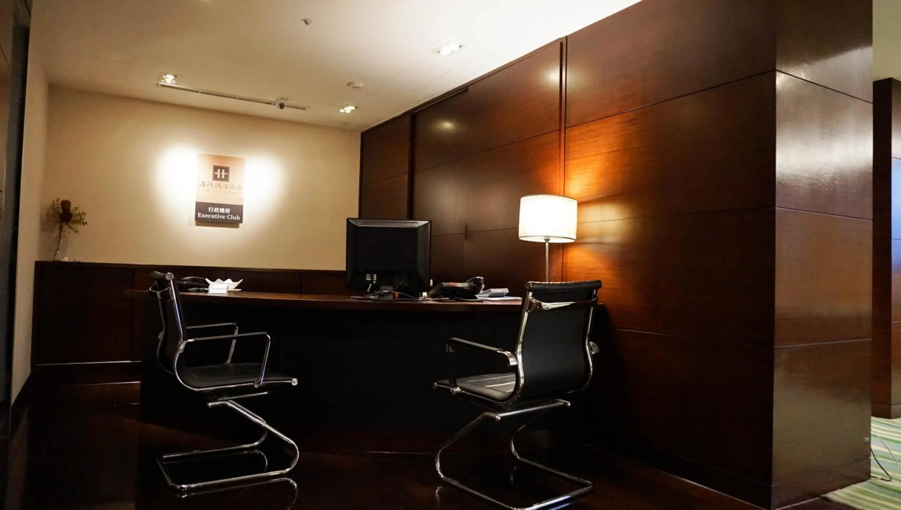 Communal lounge/ TV room in HiONE Holiday Hotel