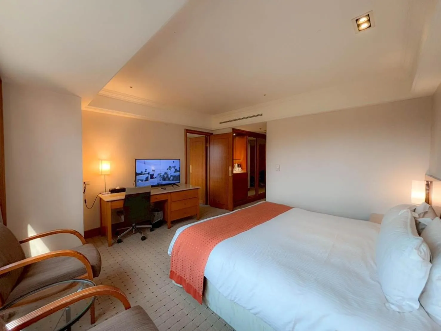 Bed in HiONE Holiday Hotel