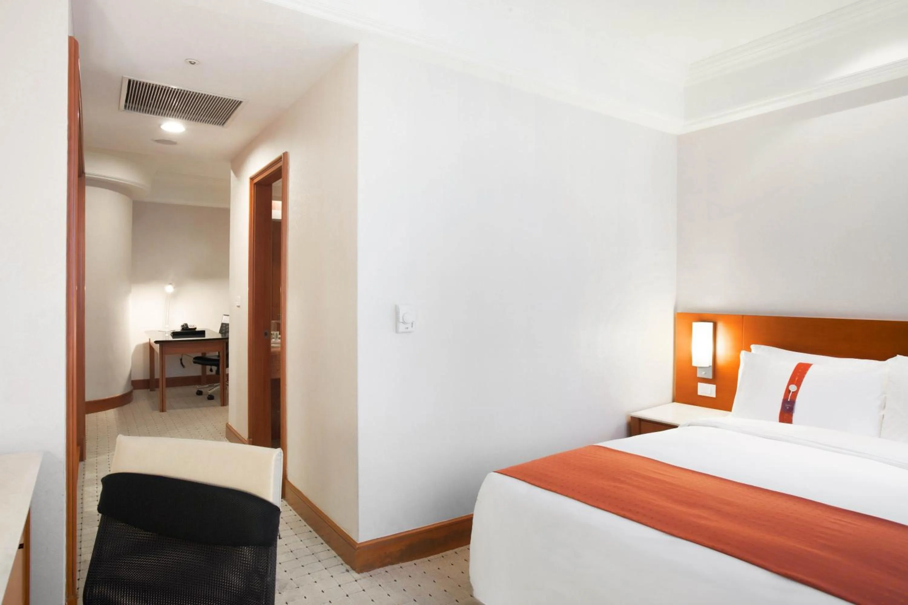 bunk bed, Bed in HiONE Holiday Hotel