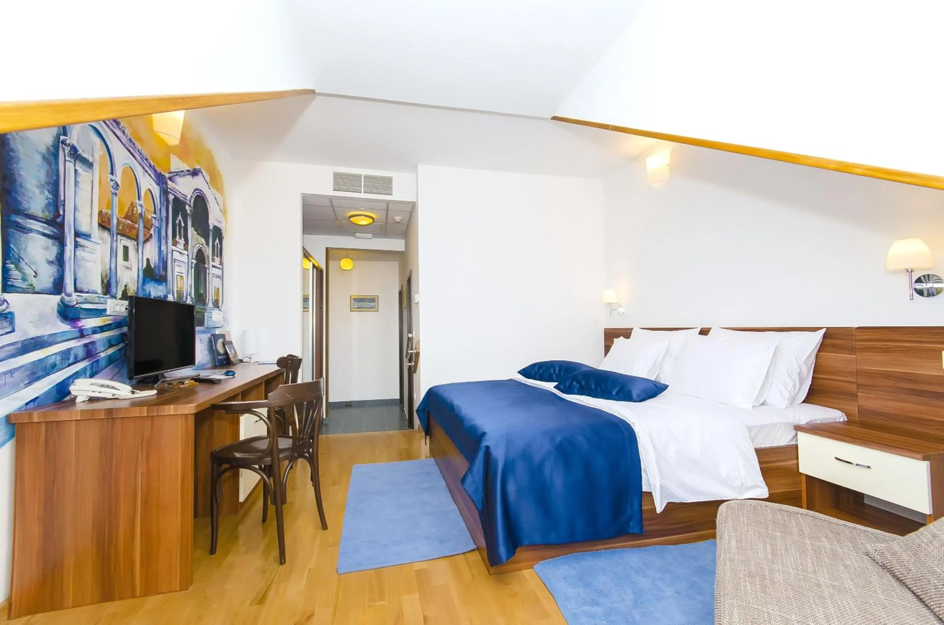 Staff, Bed in Palma Rooms B&B