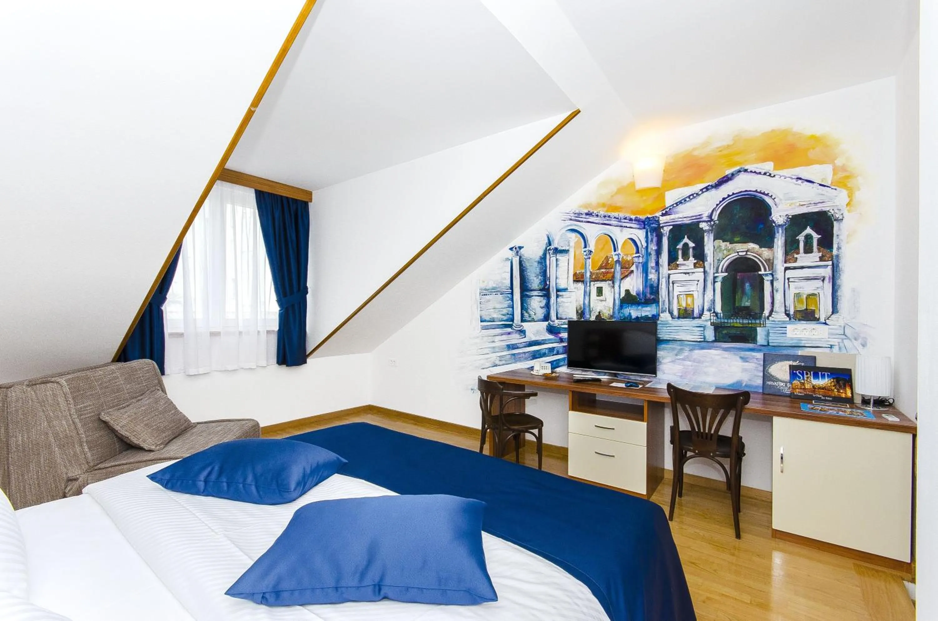 Spring, Bed in Palma Rooms B&B