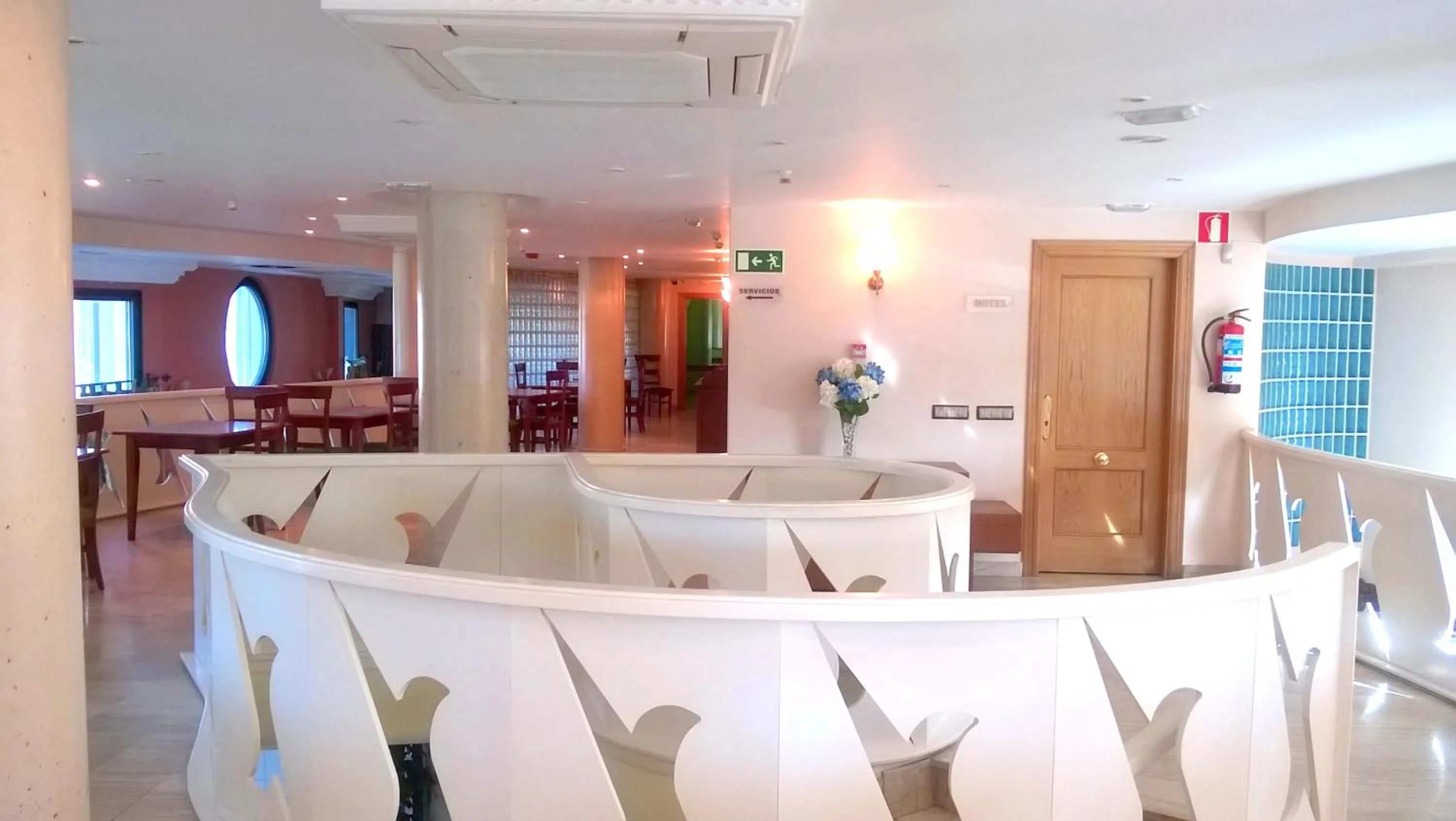 Restaurant/places to eat in Hotel Nueva Plaza