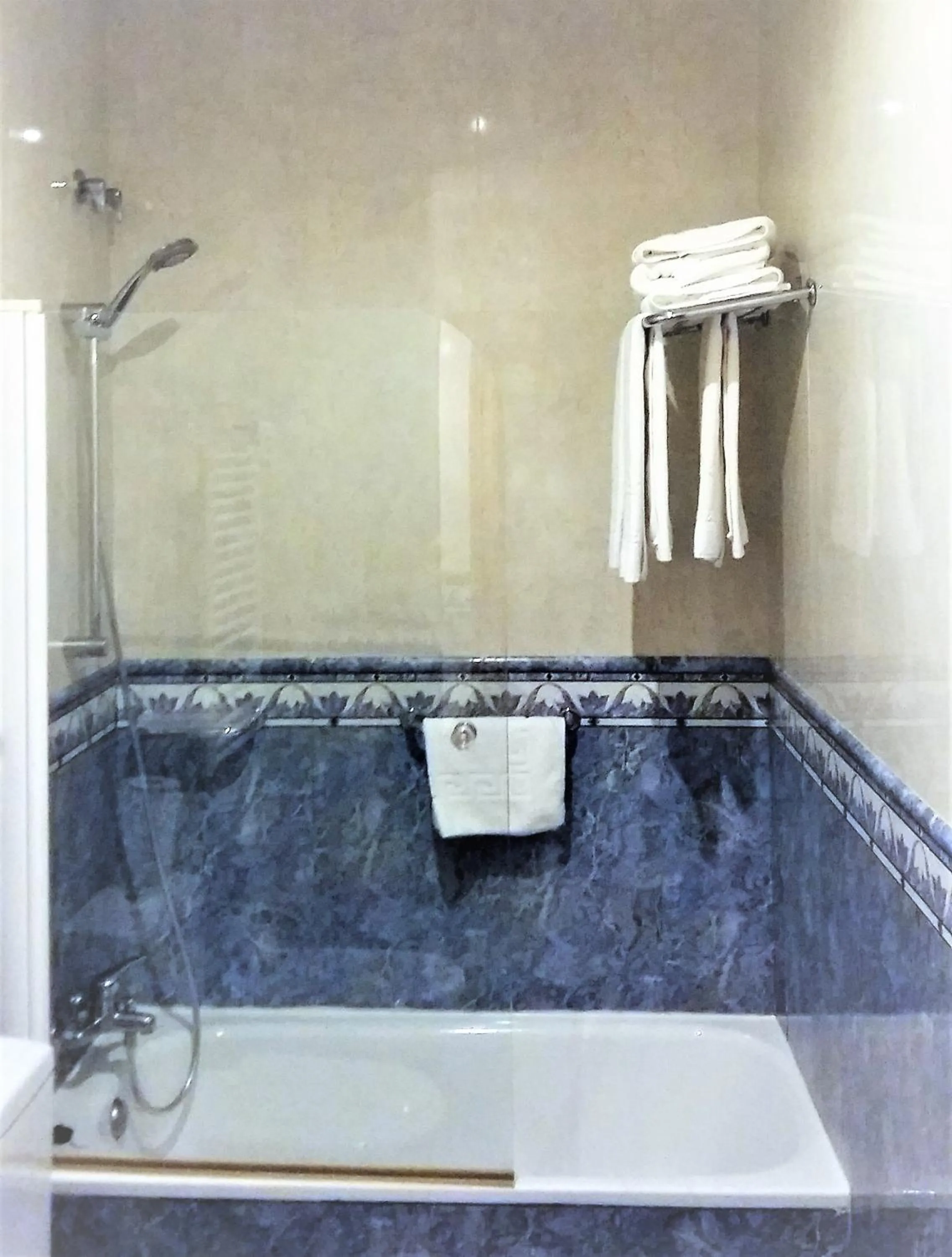 Bathroom in Hotel Nueva Plaza