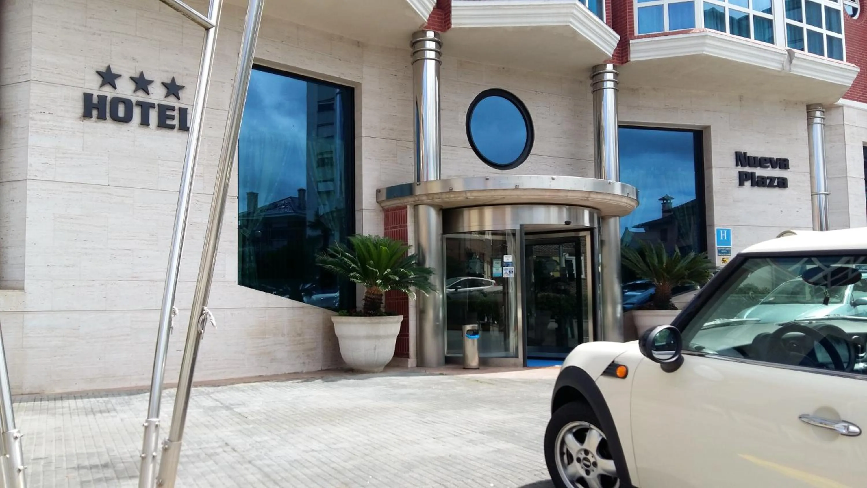 Facade/entrance in Hotel Nueva Plaza