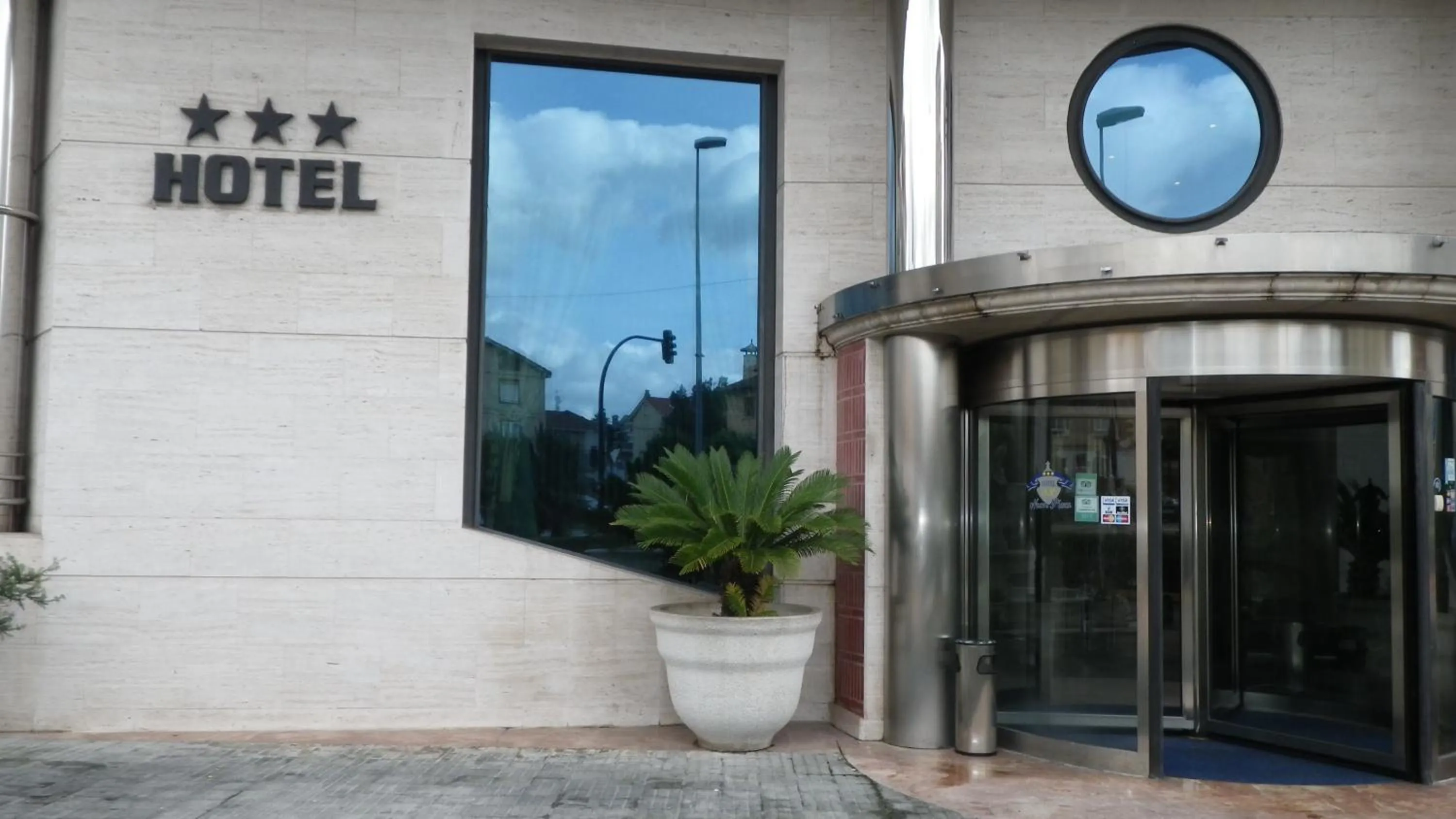 Facade/entrance in Hotel Nueva Plaza