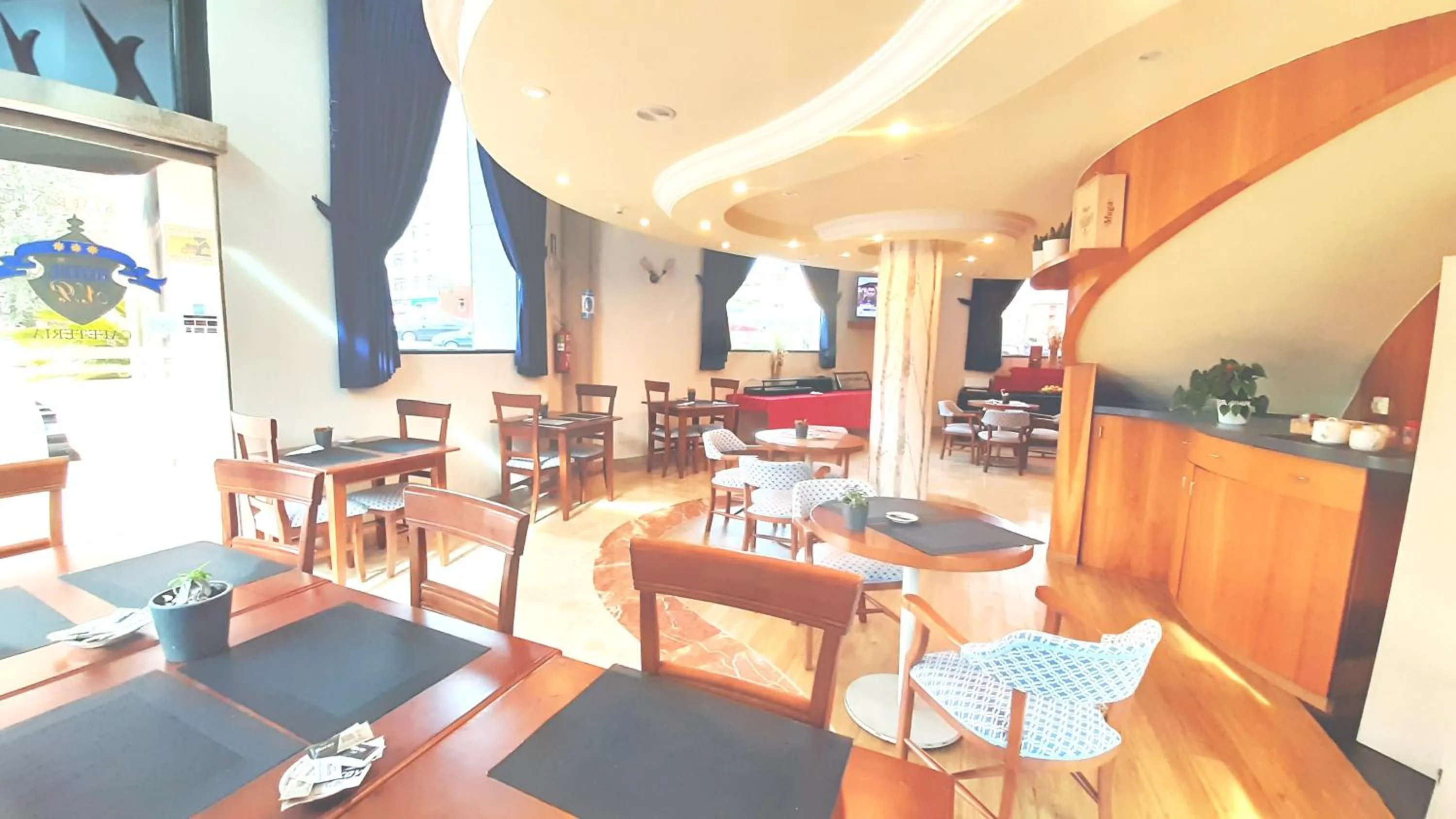 Restaurant/places to eat in Hotel Nueva Plaza