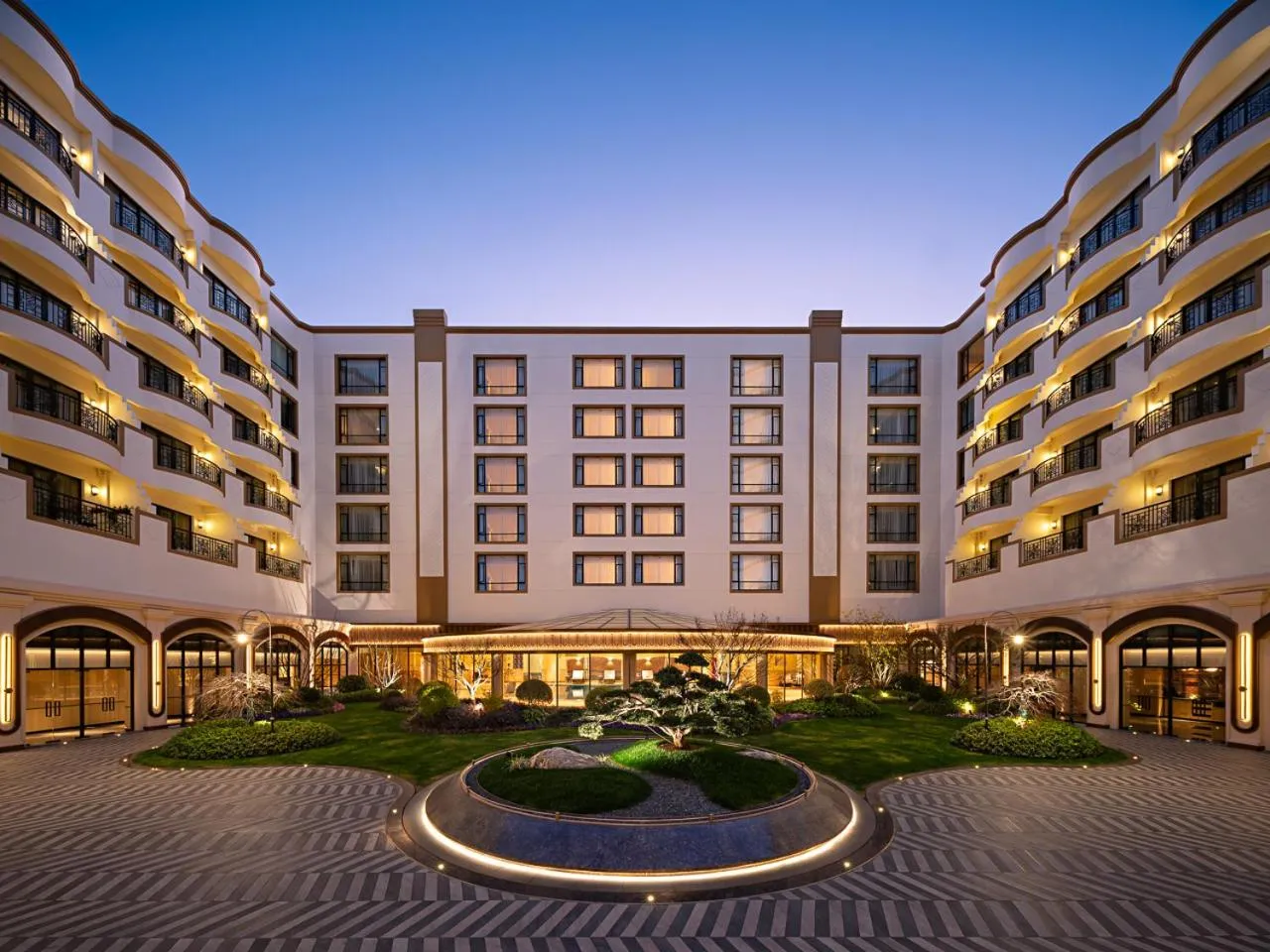 Garden in Renaissance Shanghai Hongqiao