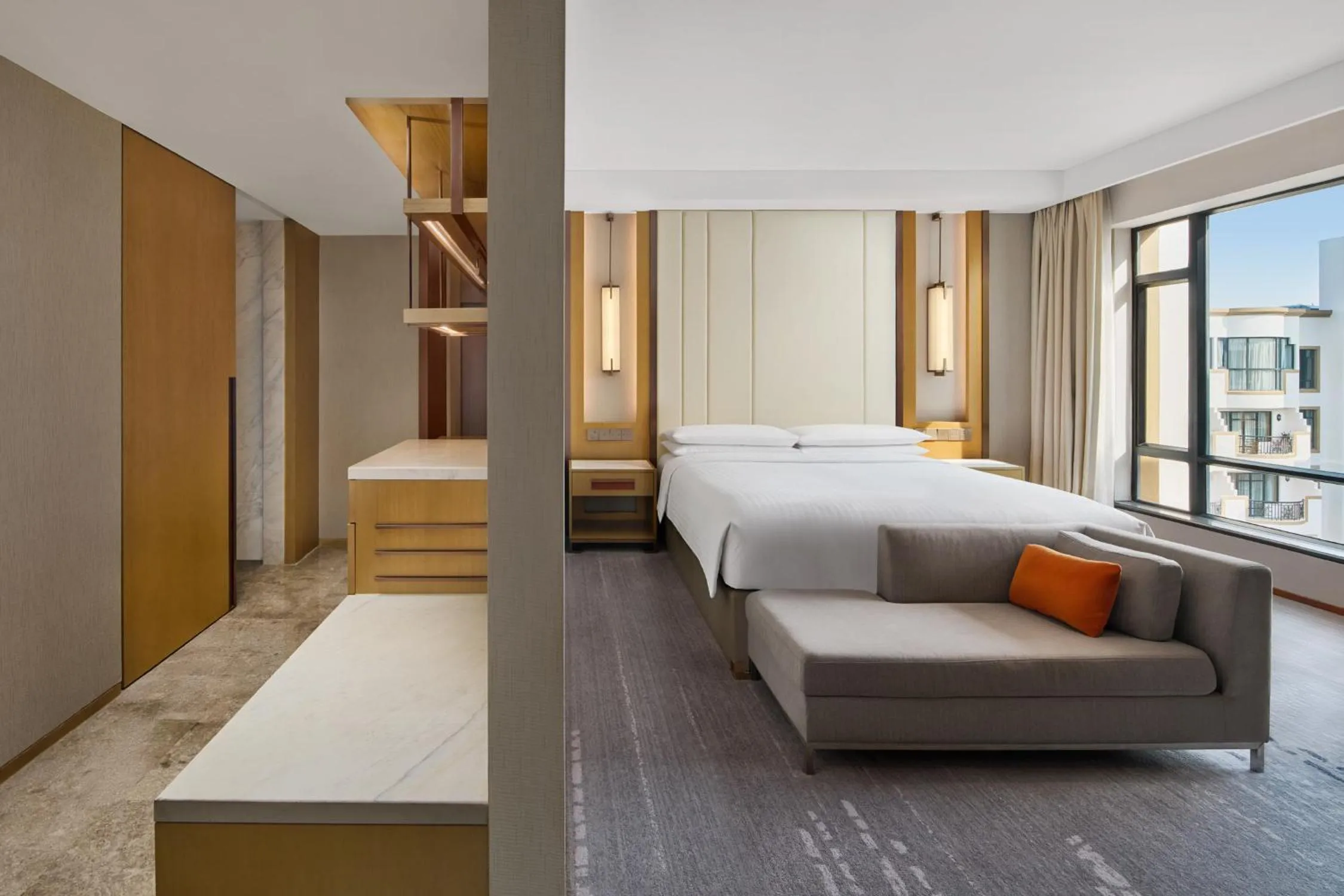 Bed in Renaissance Shanghai Hongqiao