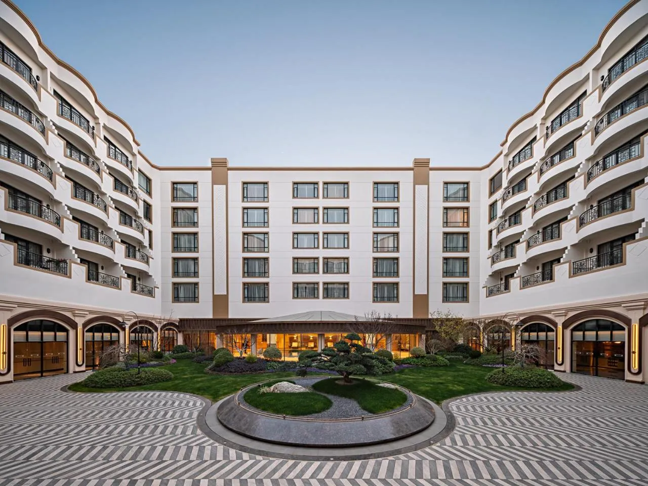 Garden in Renaissance Shanghai Hongqiao