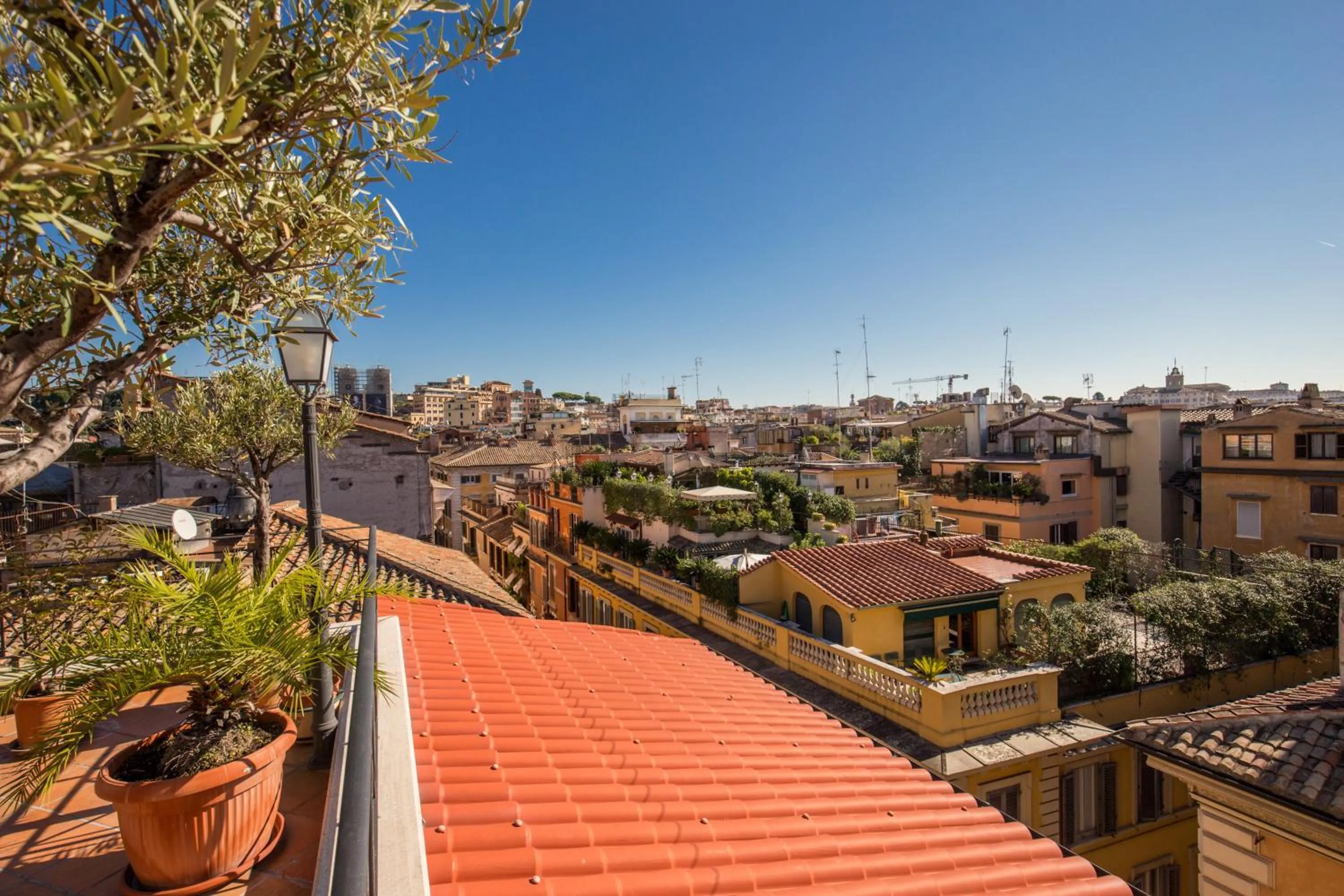 Day in Hotel La Lumiere Di Piazza Di Spagna