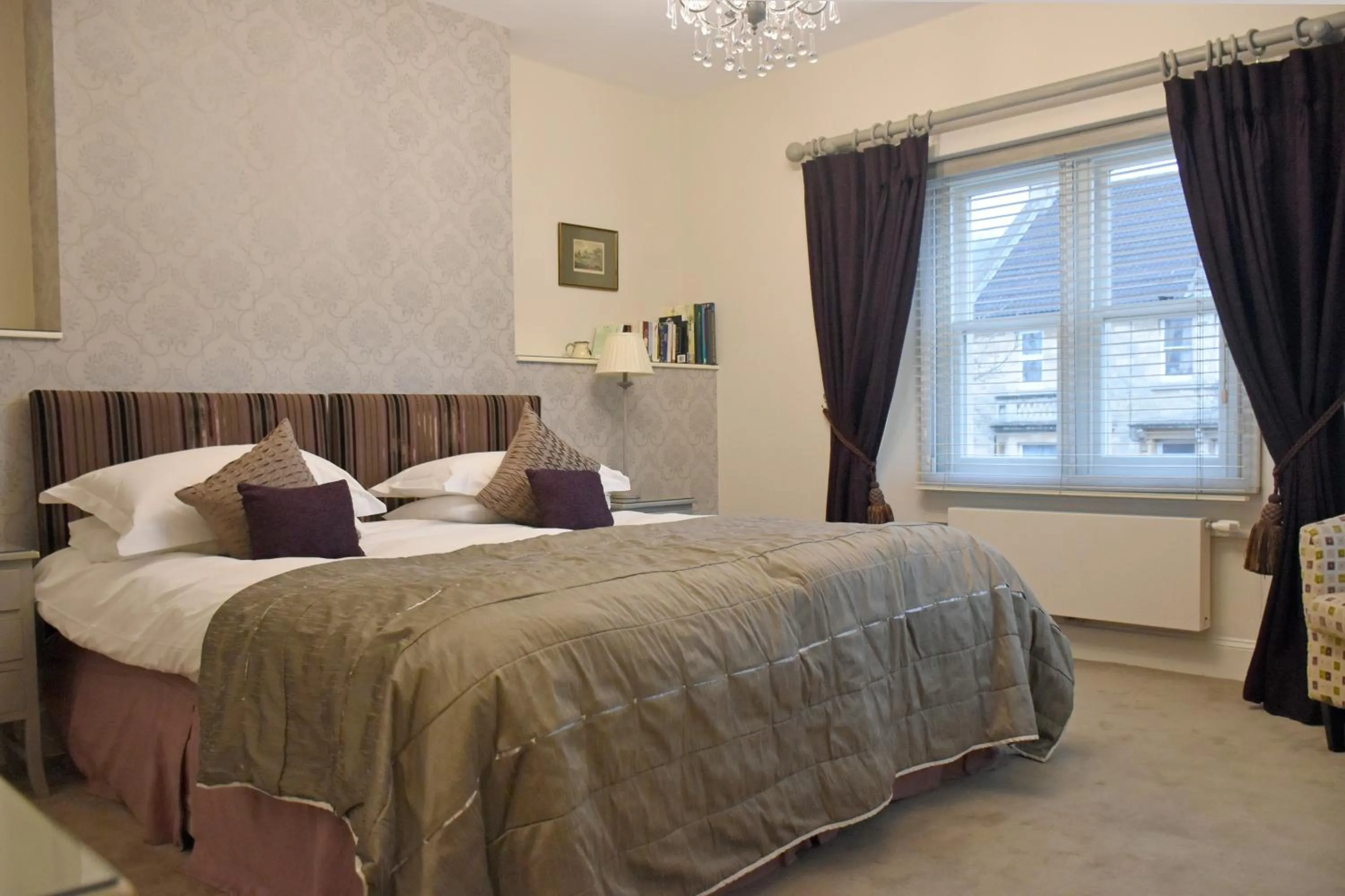 Bed in Lorne House Bed & Breakfast