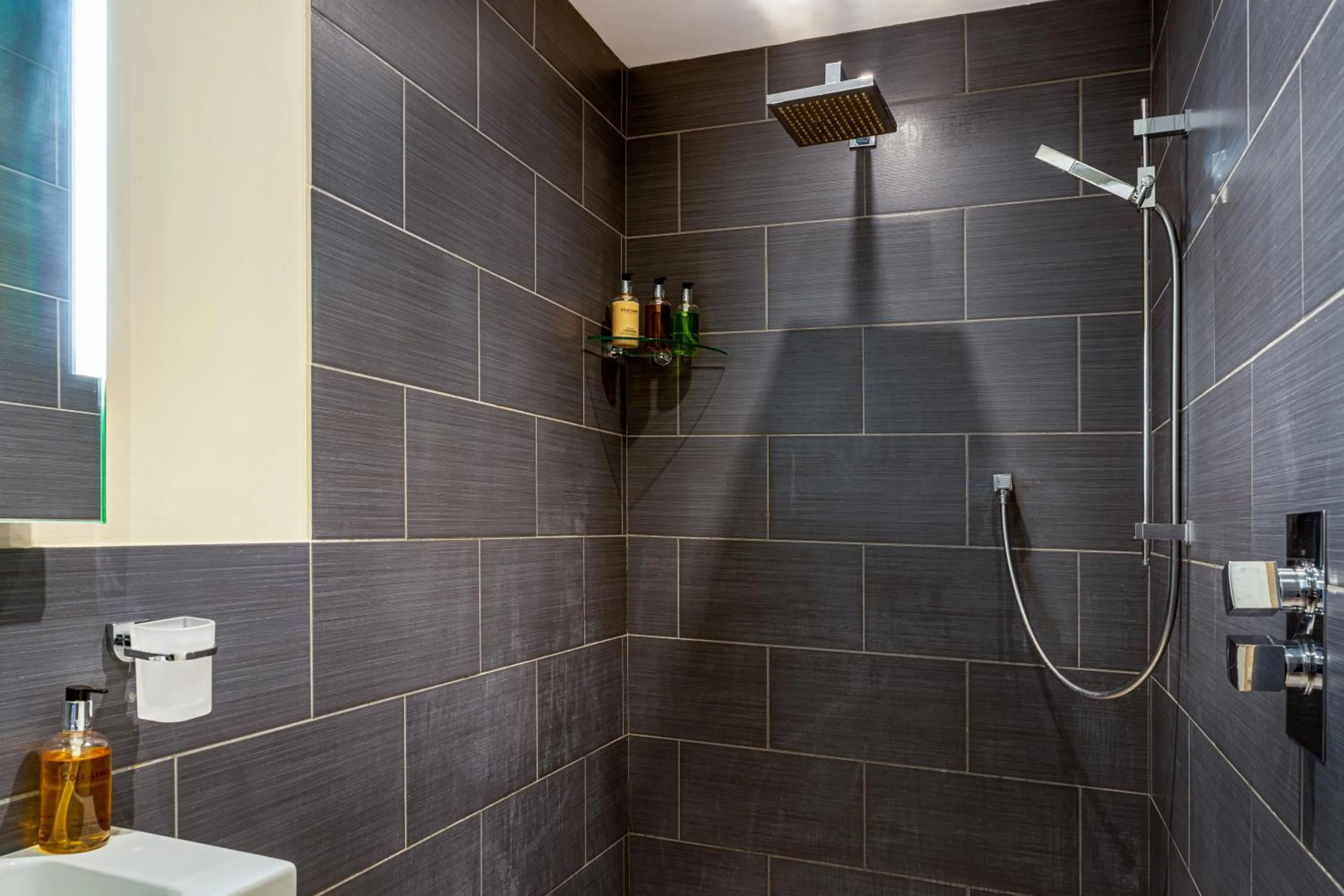 Bathroom in Lorne House Bed & Breakfast