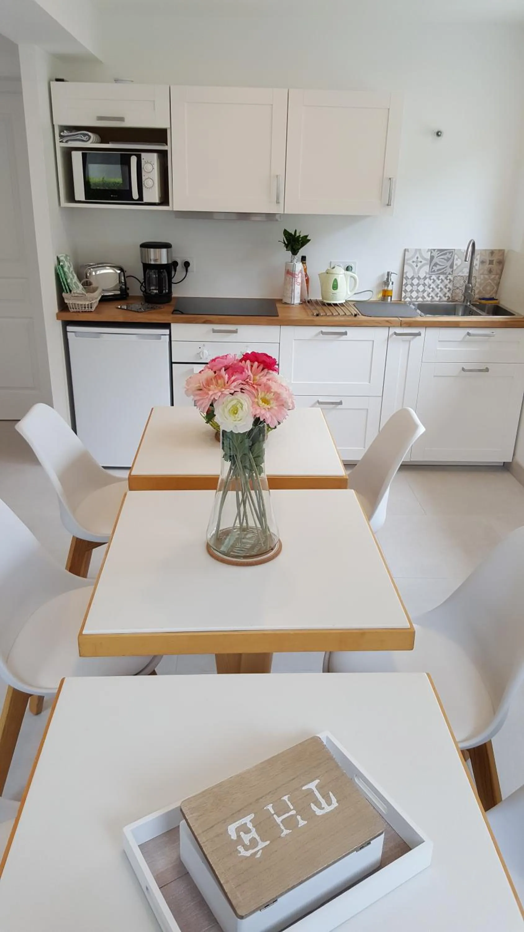 Dining area in Le Castel Guesthouse