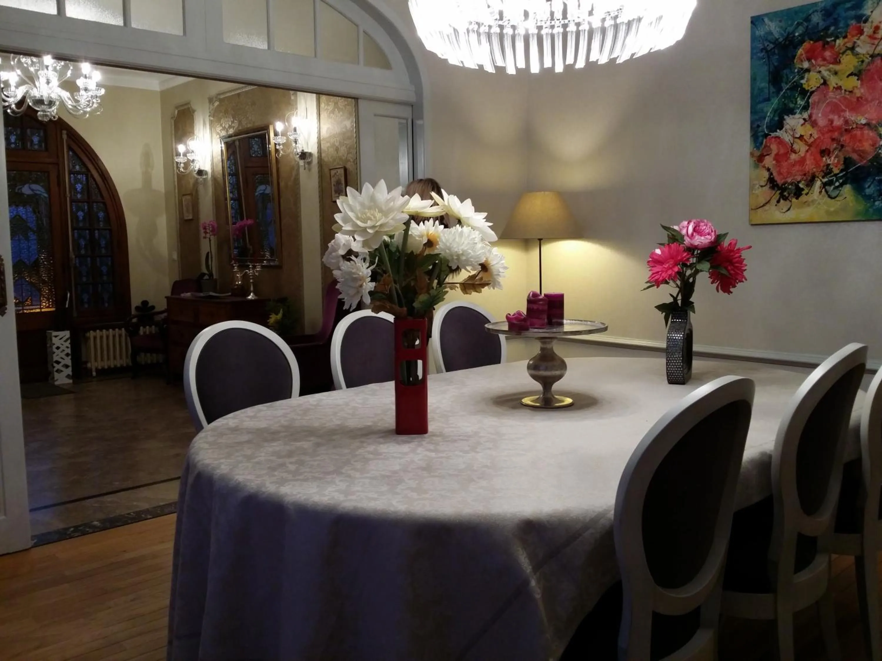 Dining area in Le Castel Guesthouse
