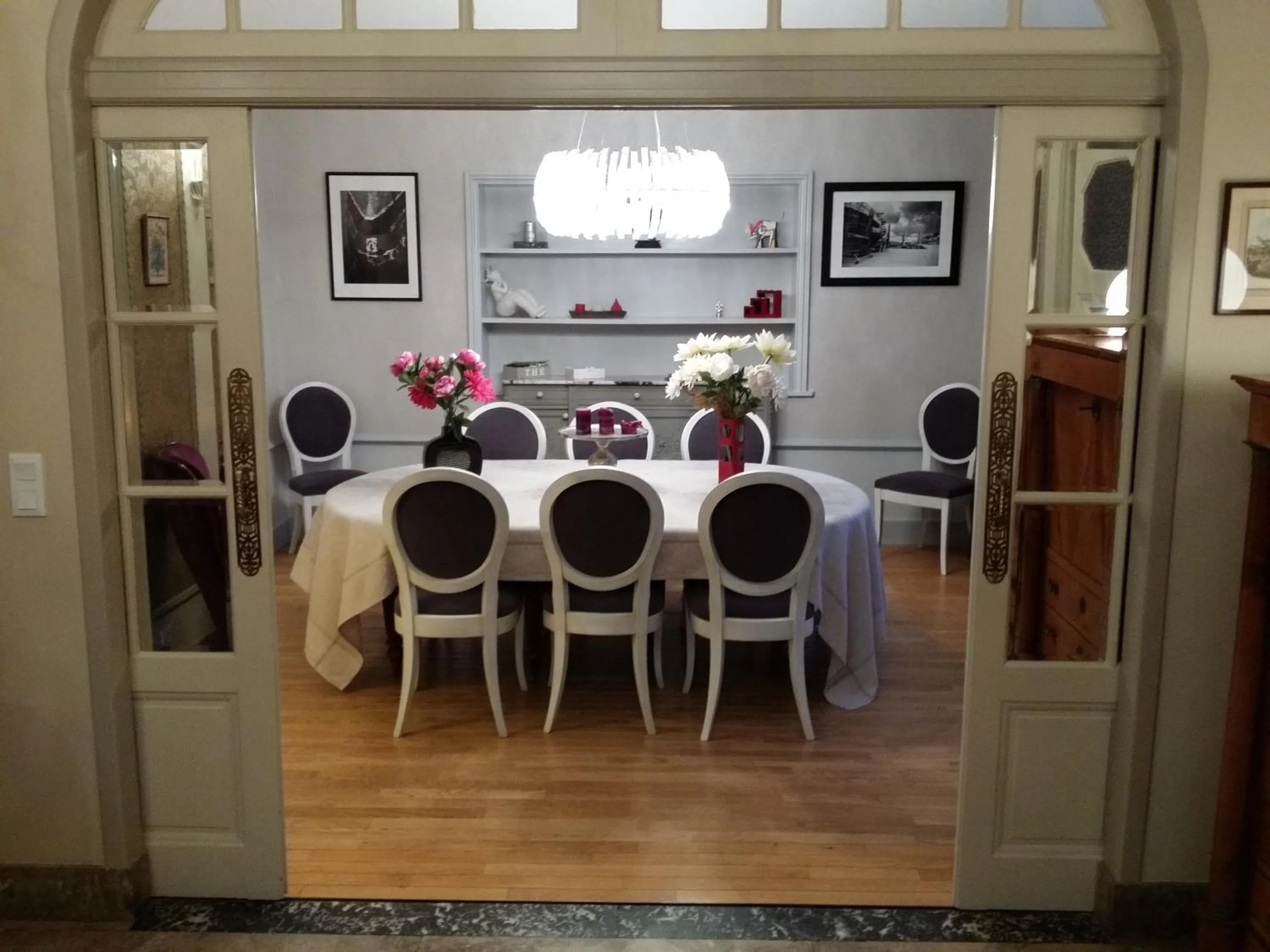 Facade/entrance in Le Castel Guesthouse