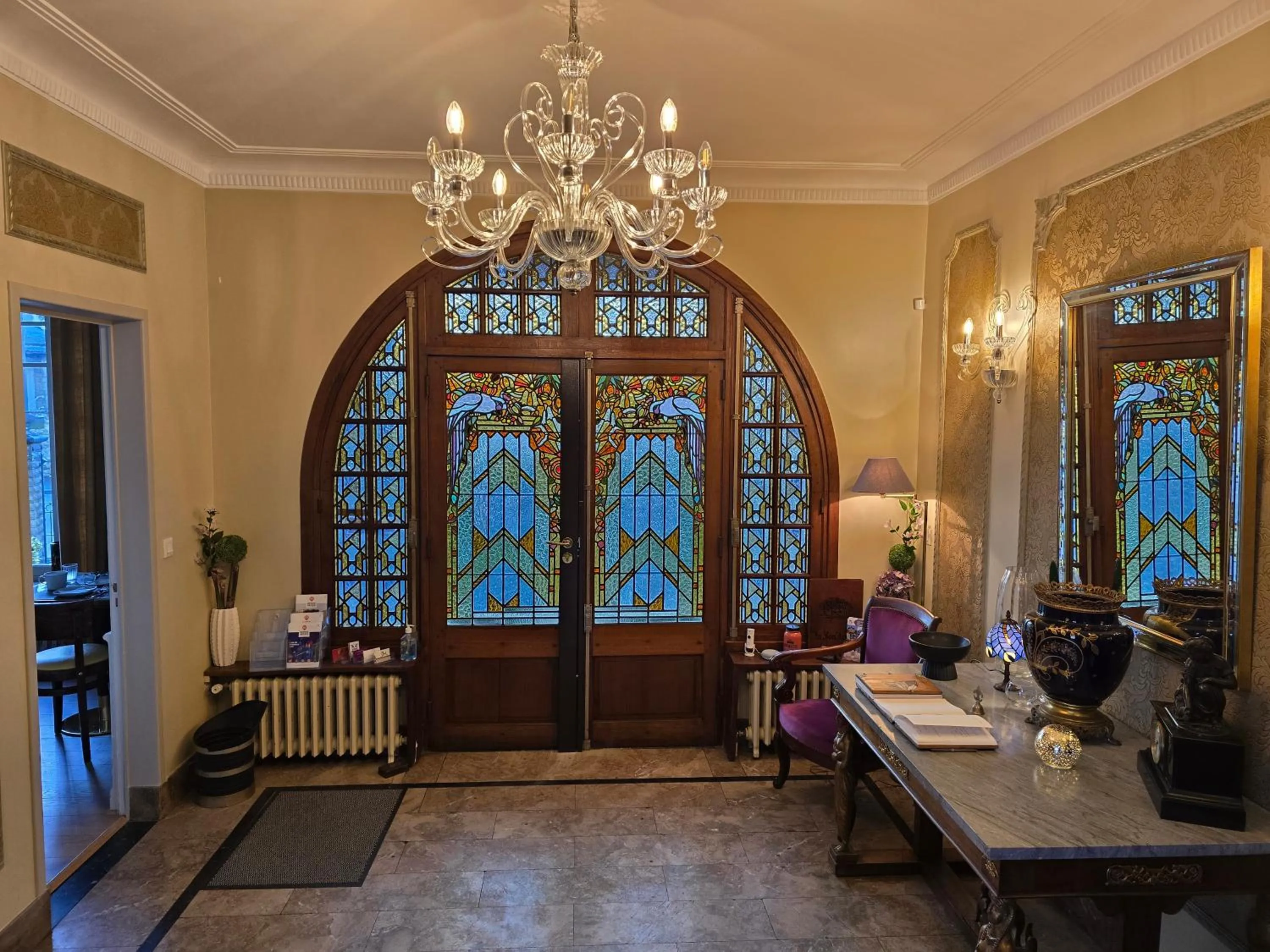 Facade/entrance in Le Castel Guesthouse