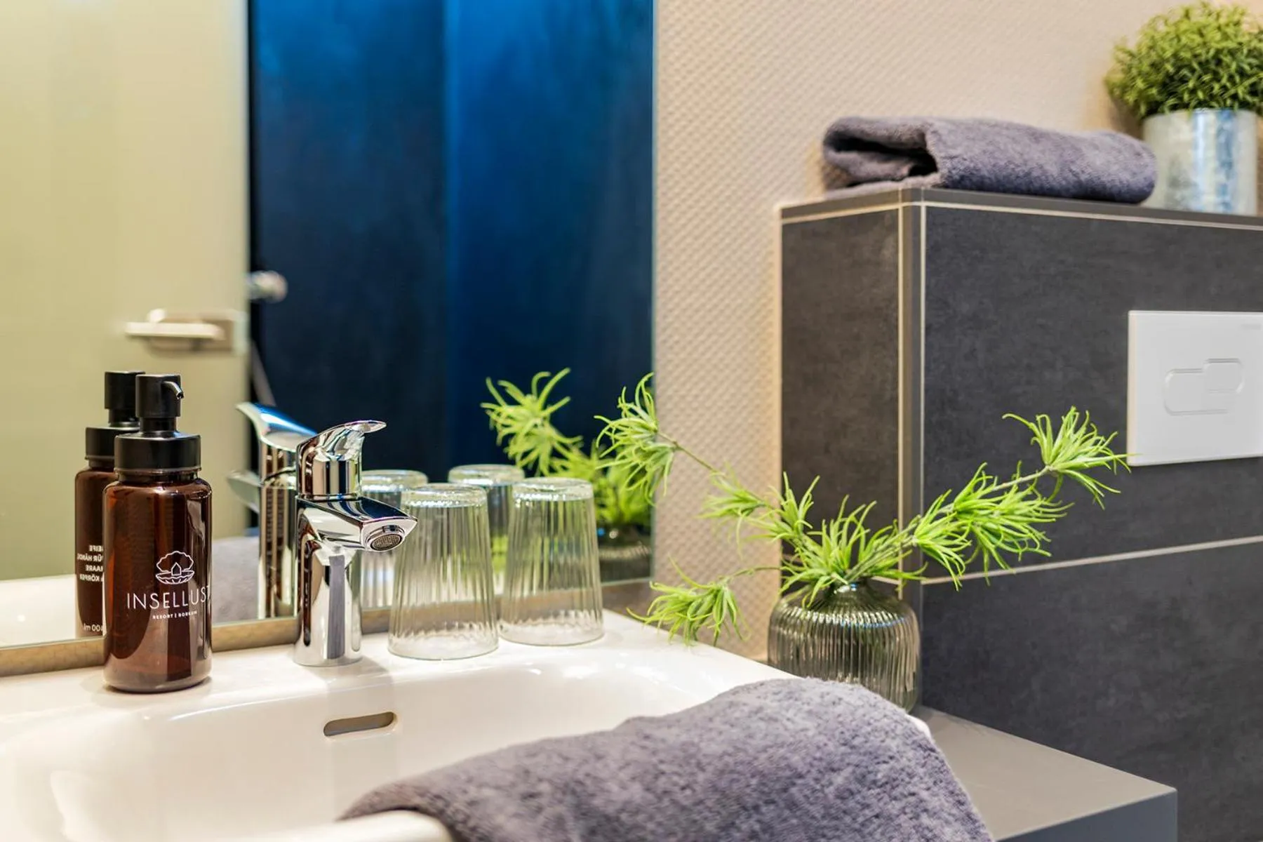 Shower in Arthotel Bakker