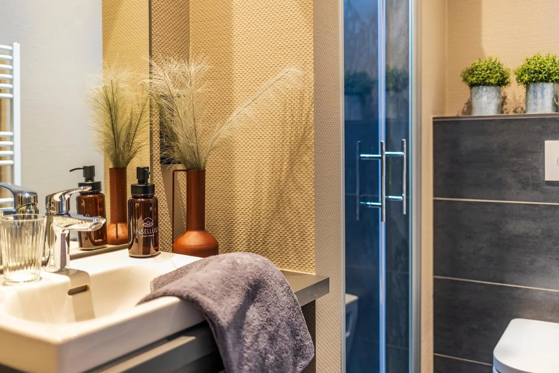 Shower in Arthotel Bakker