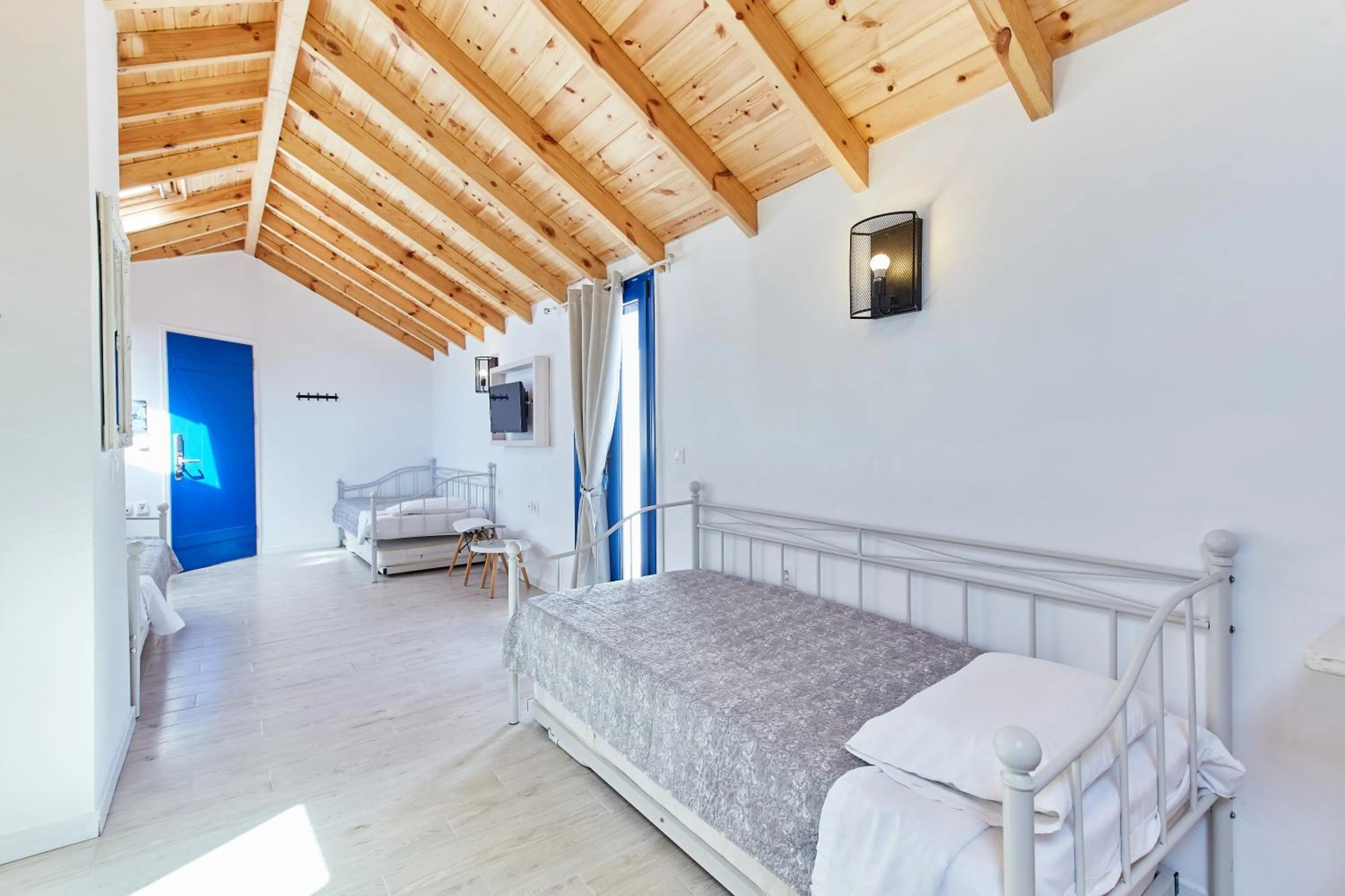 Photo of the whole room, Bed in Atheras