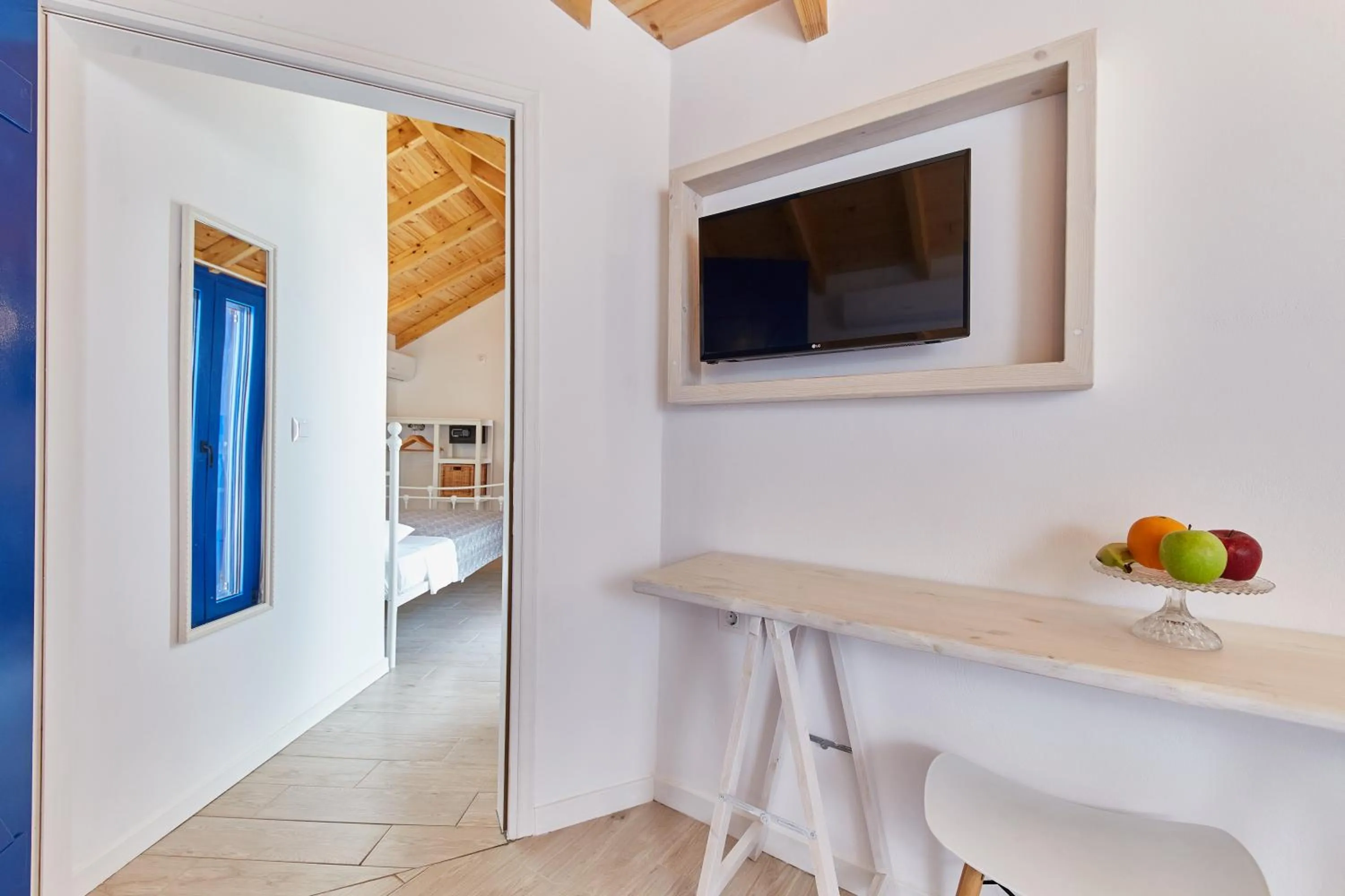 TV and multimedia in Atheras