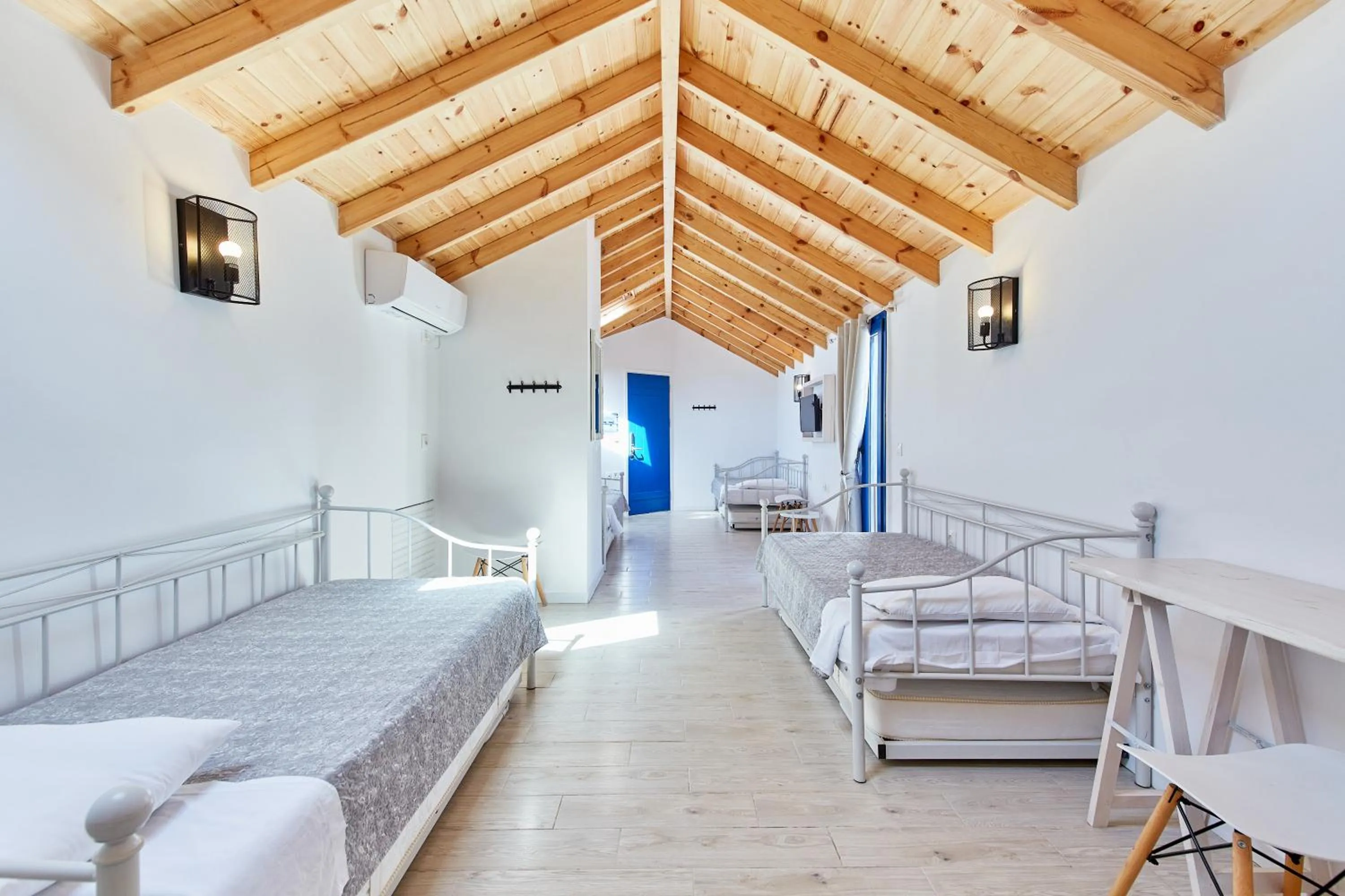 Photo of the whole room, Bed in Atheras