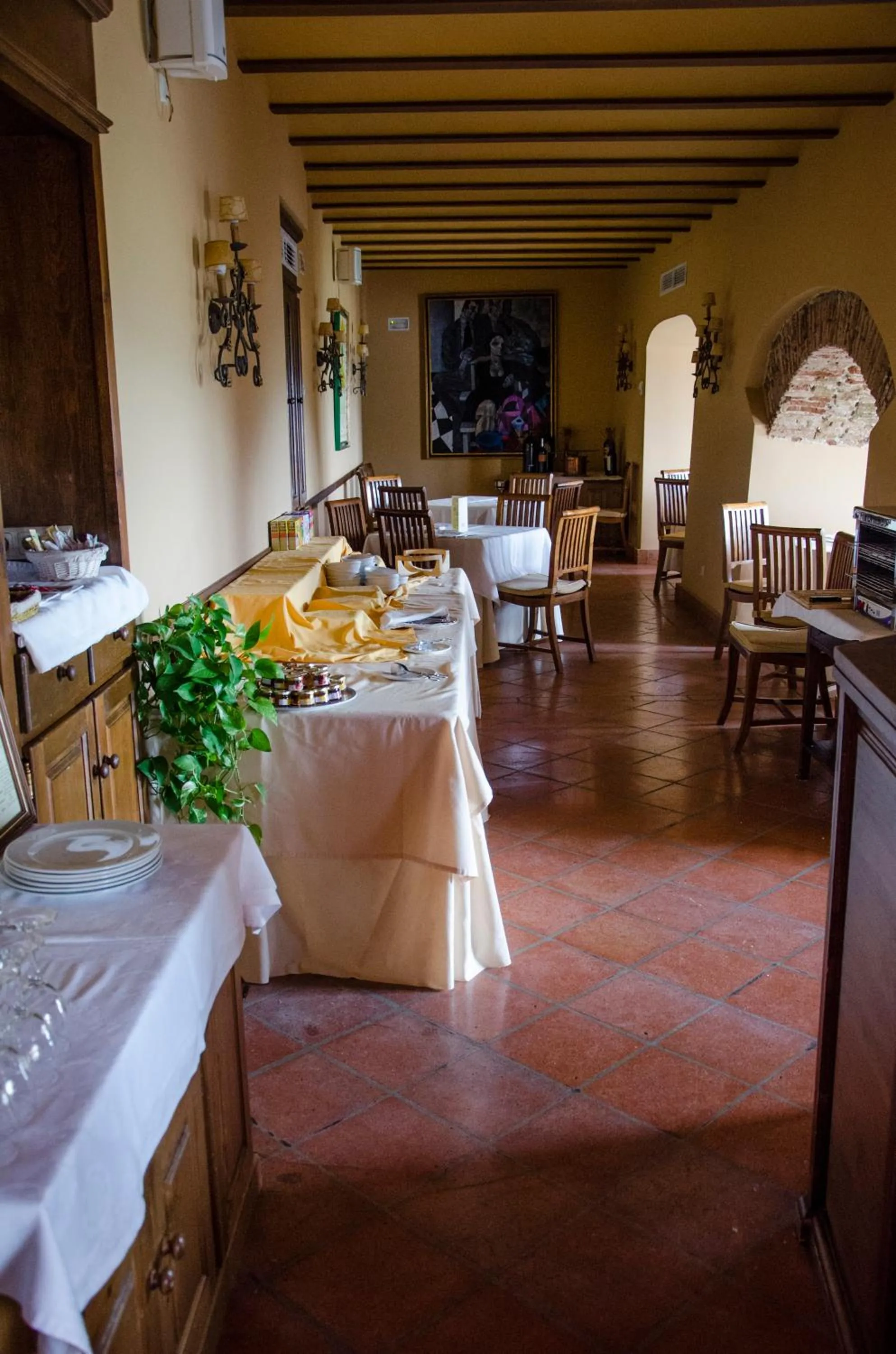 Restaurant/places to eat in Hotel Montelirio