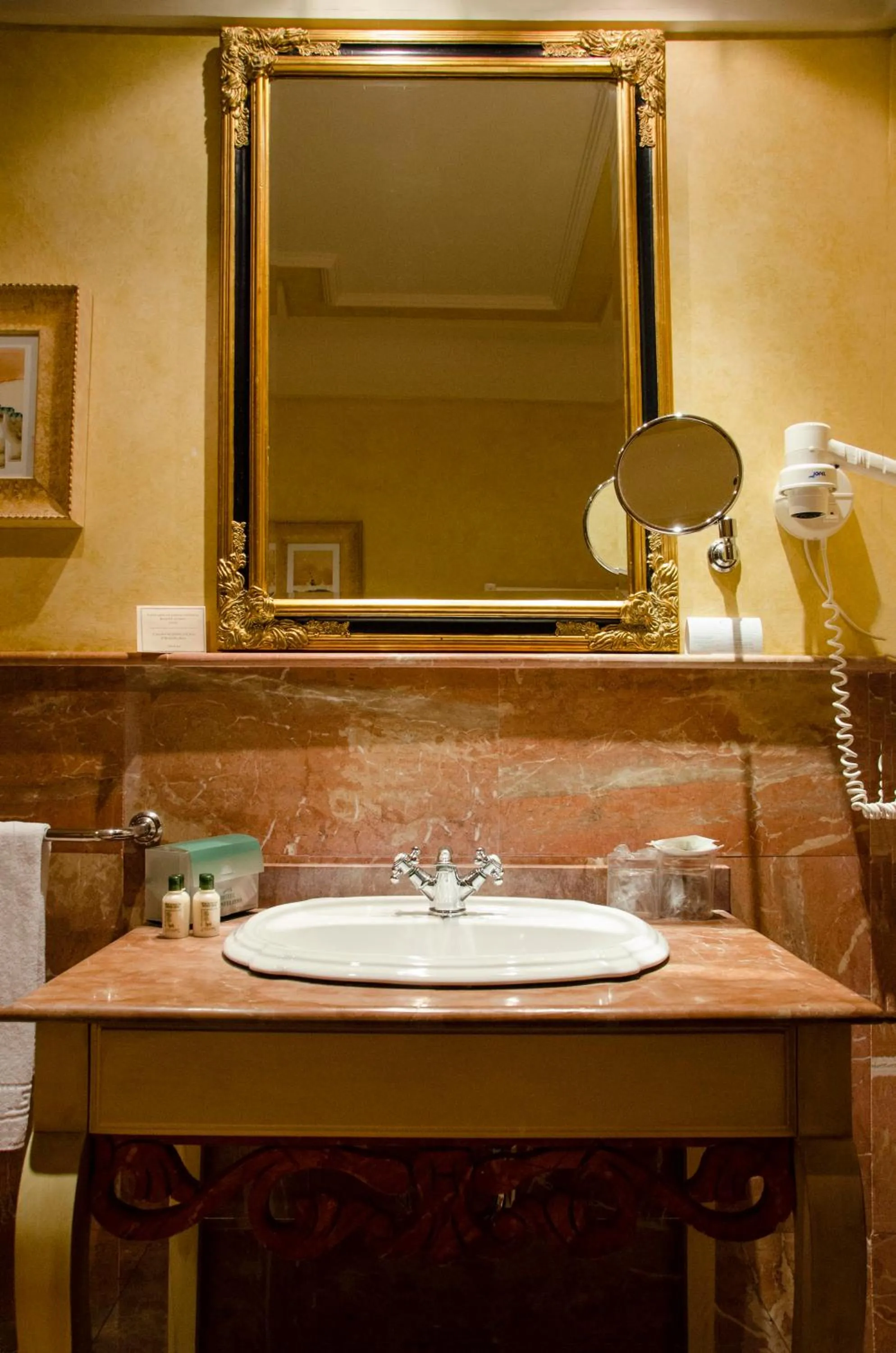 Bathroom in Hotel Montelirio