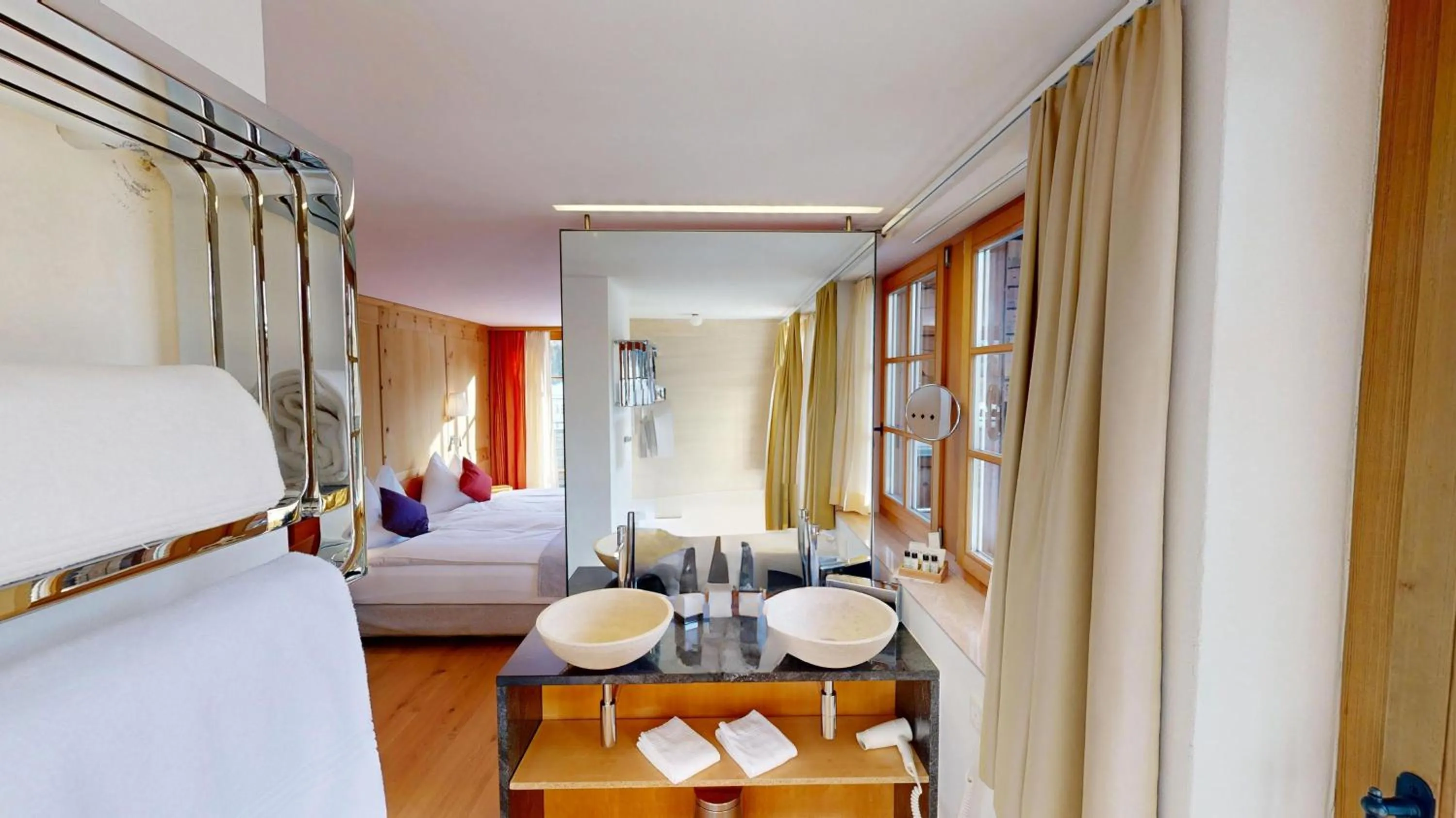 Bathroom, Bed in Schweizerhaus Swiss Quality Hotel