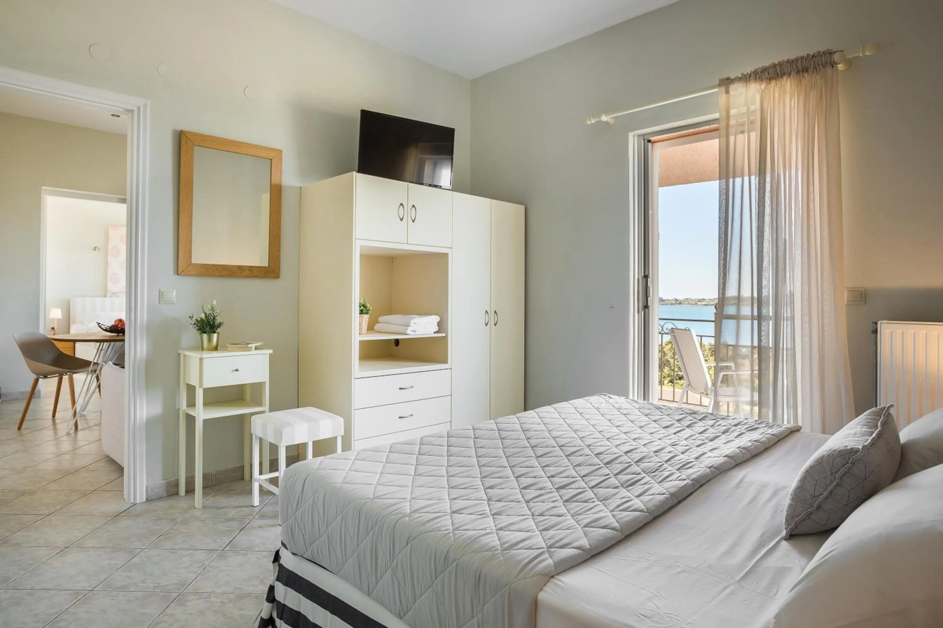 TV and multimedia, Bed in Panorama Fanari studios and apartments