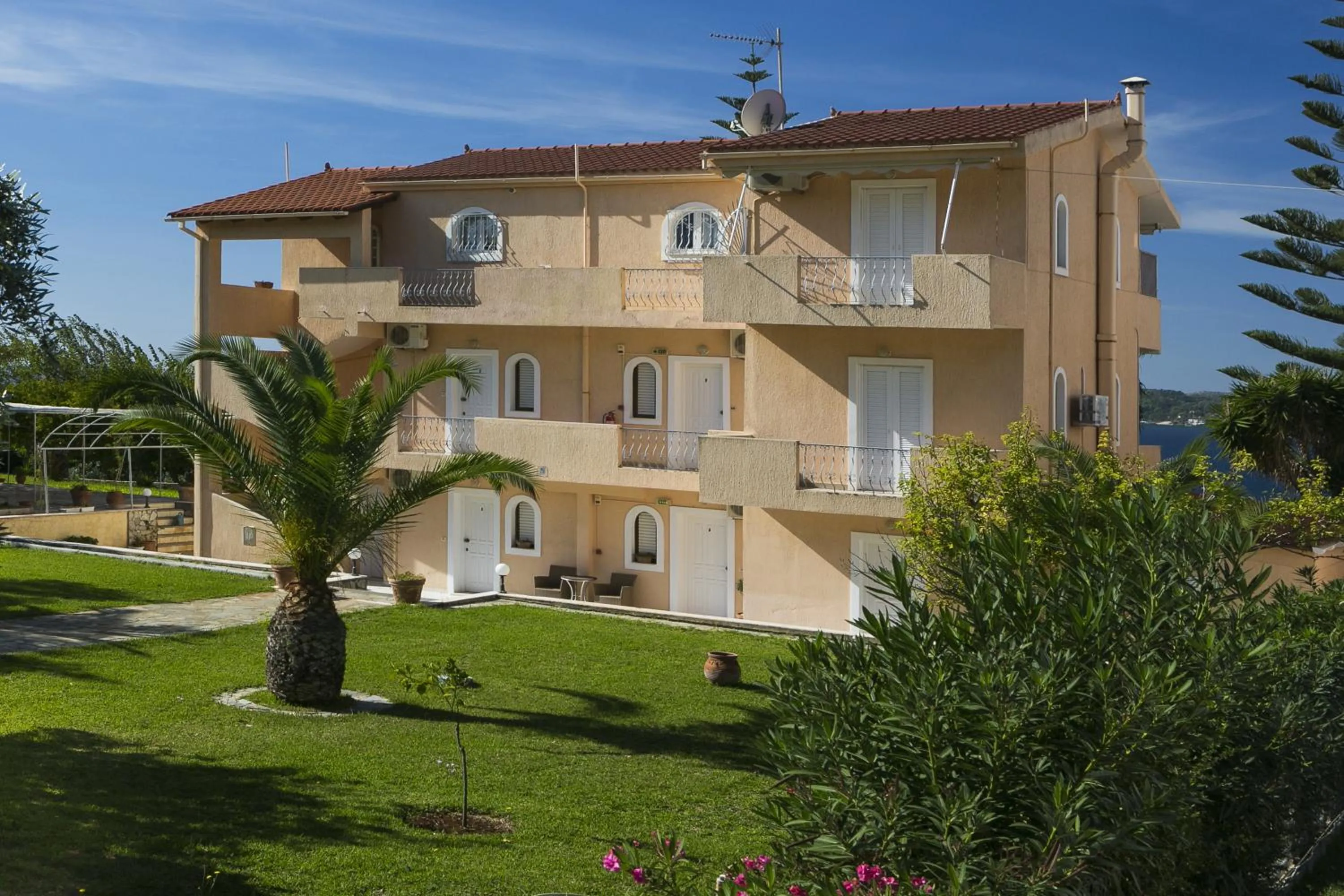 Facade/entrance in Panorama Fanari studios and apartments