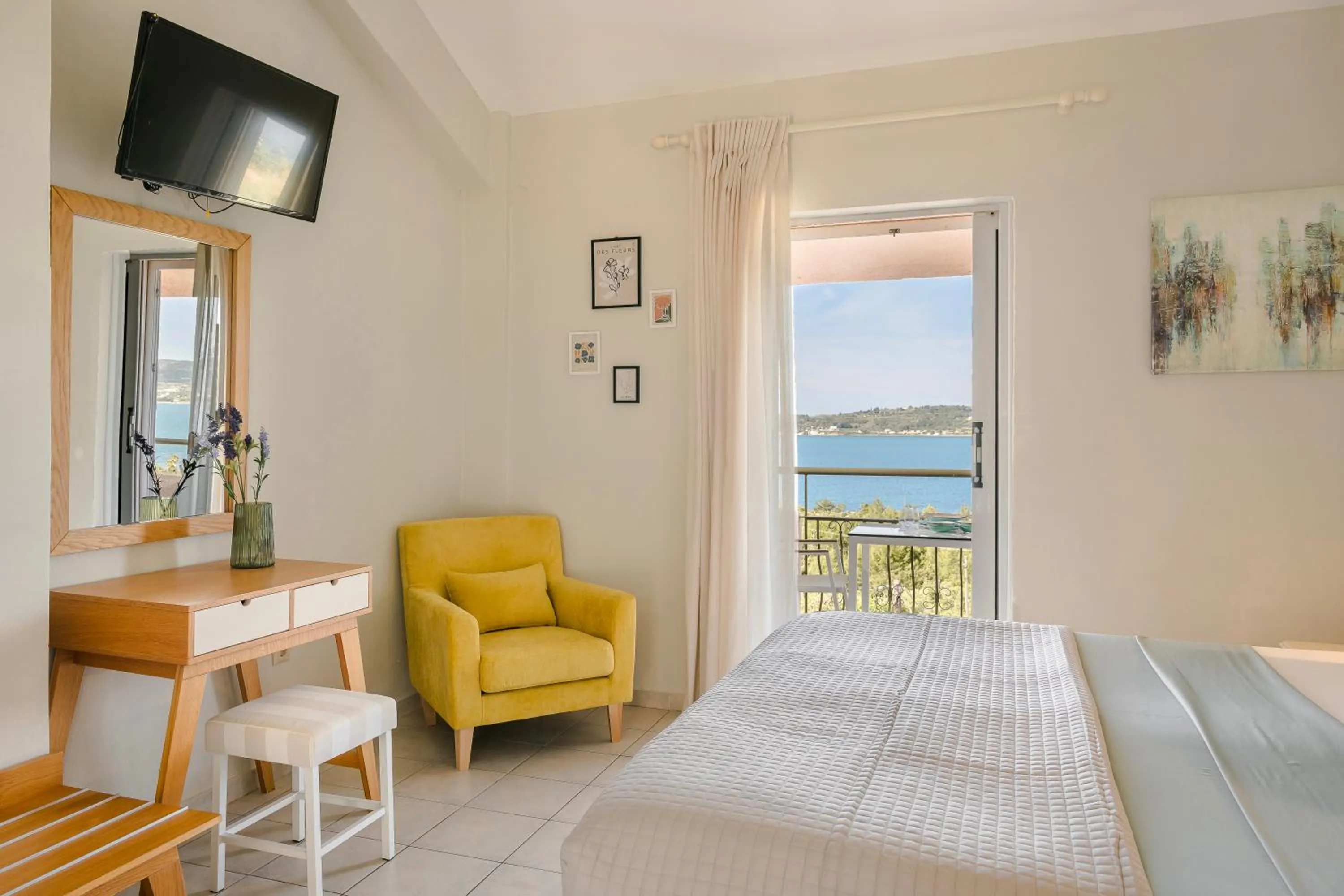 Bed in Panorama Fanari studios and apartments