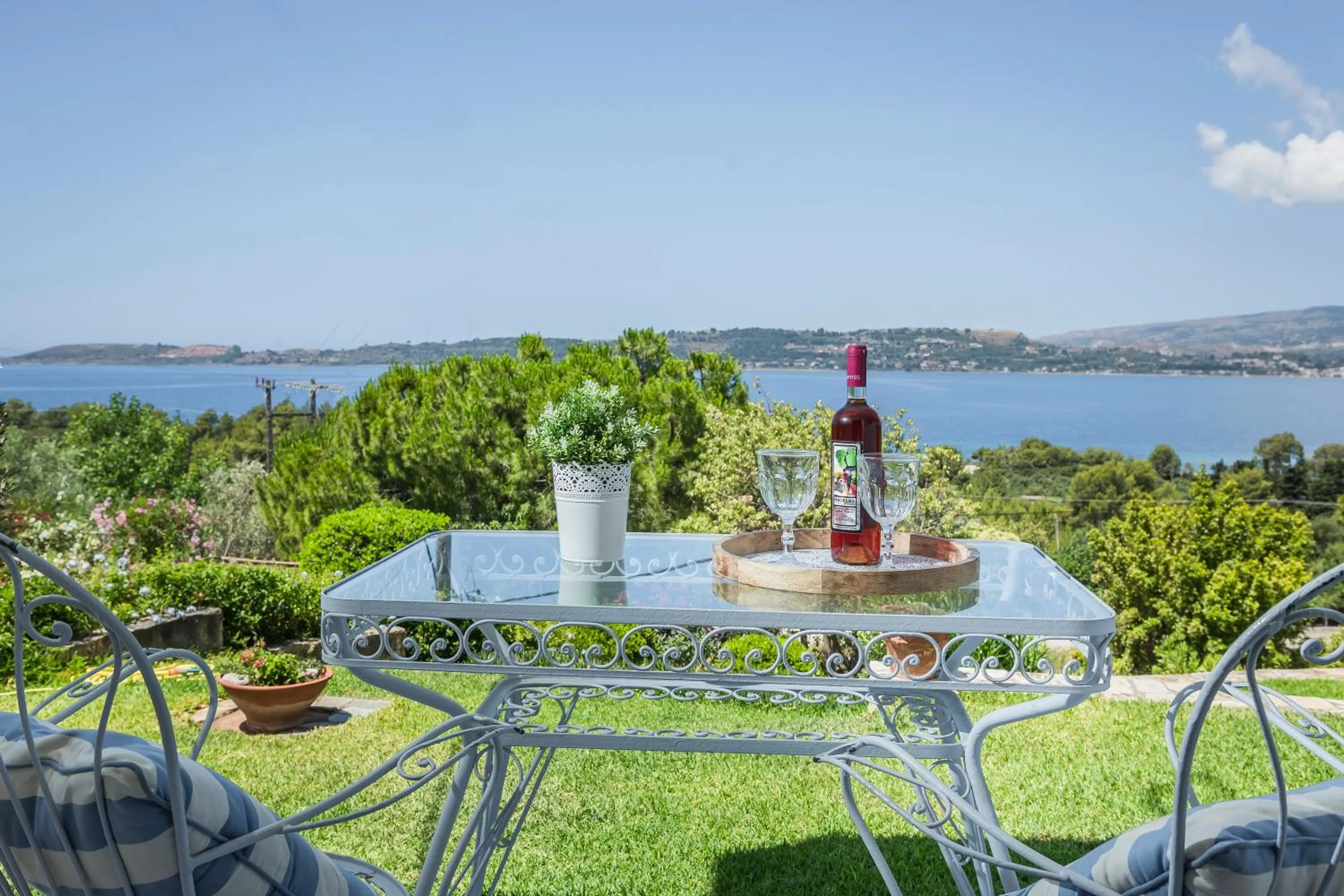 Garden in Panorama Fanari studios and apartments