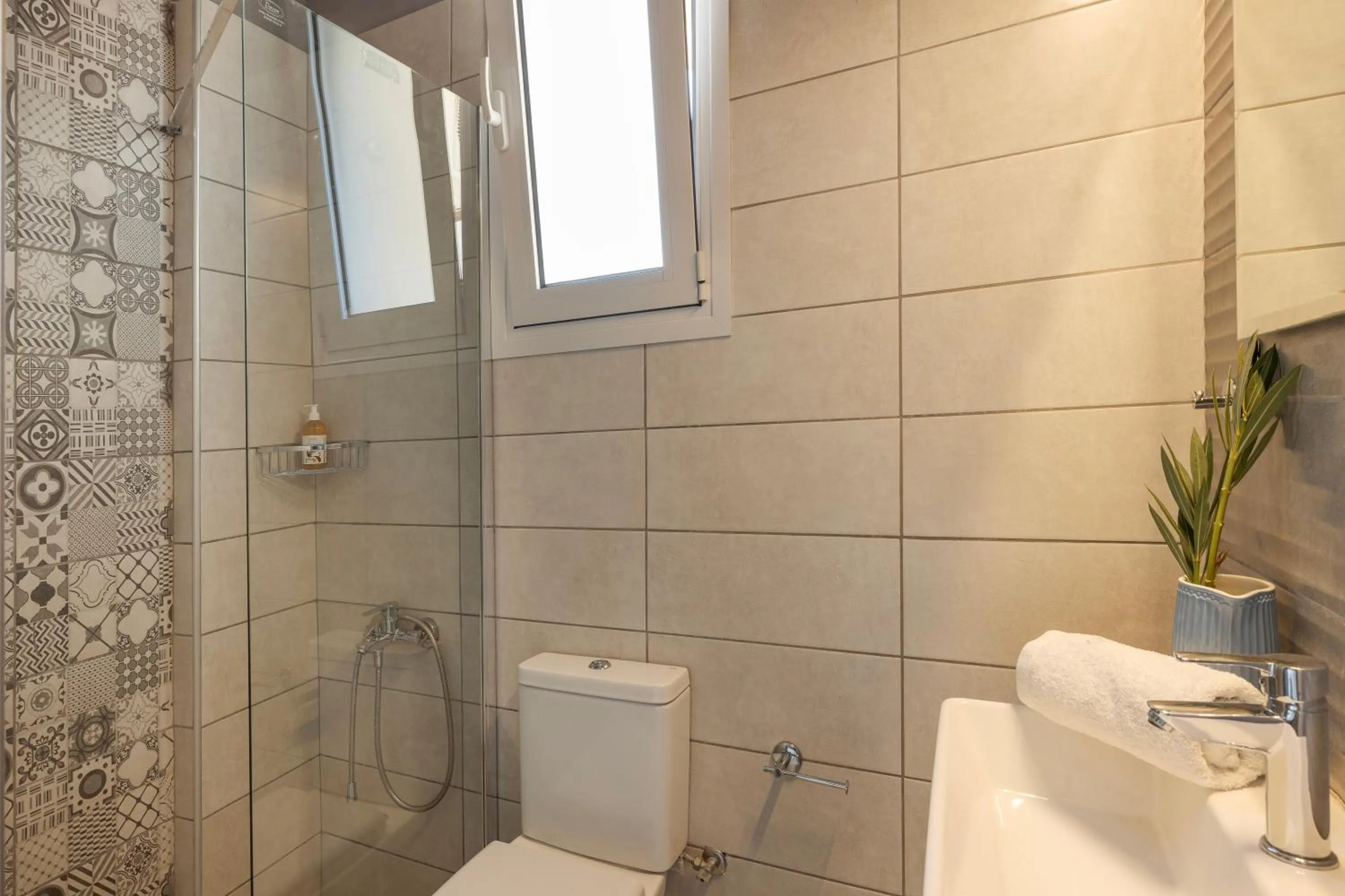 Shower in Panorama Fanari studios and apartments