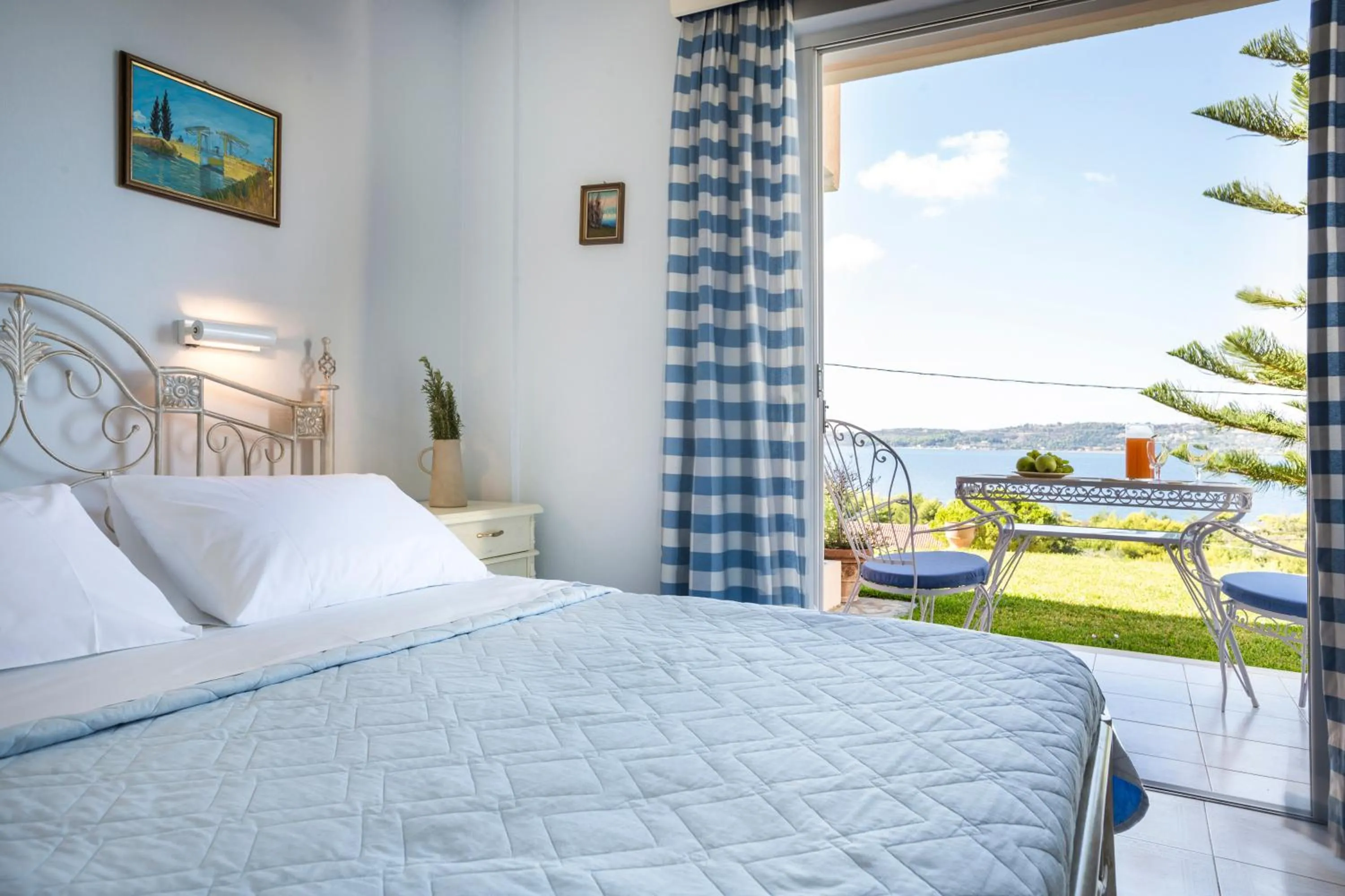 Spring, Bed in Panorama Fanari studios and apartments