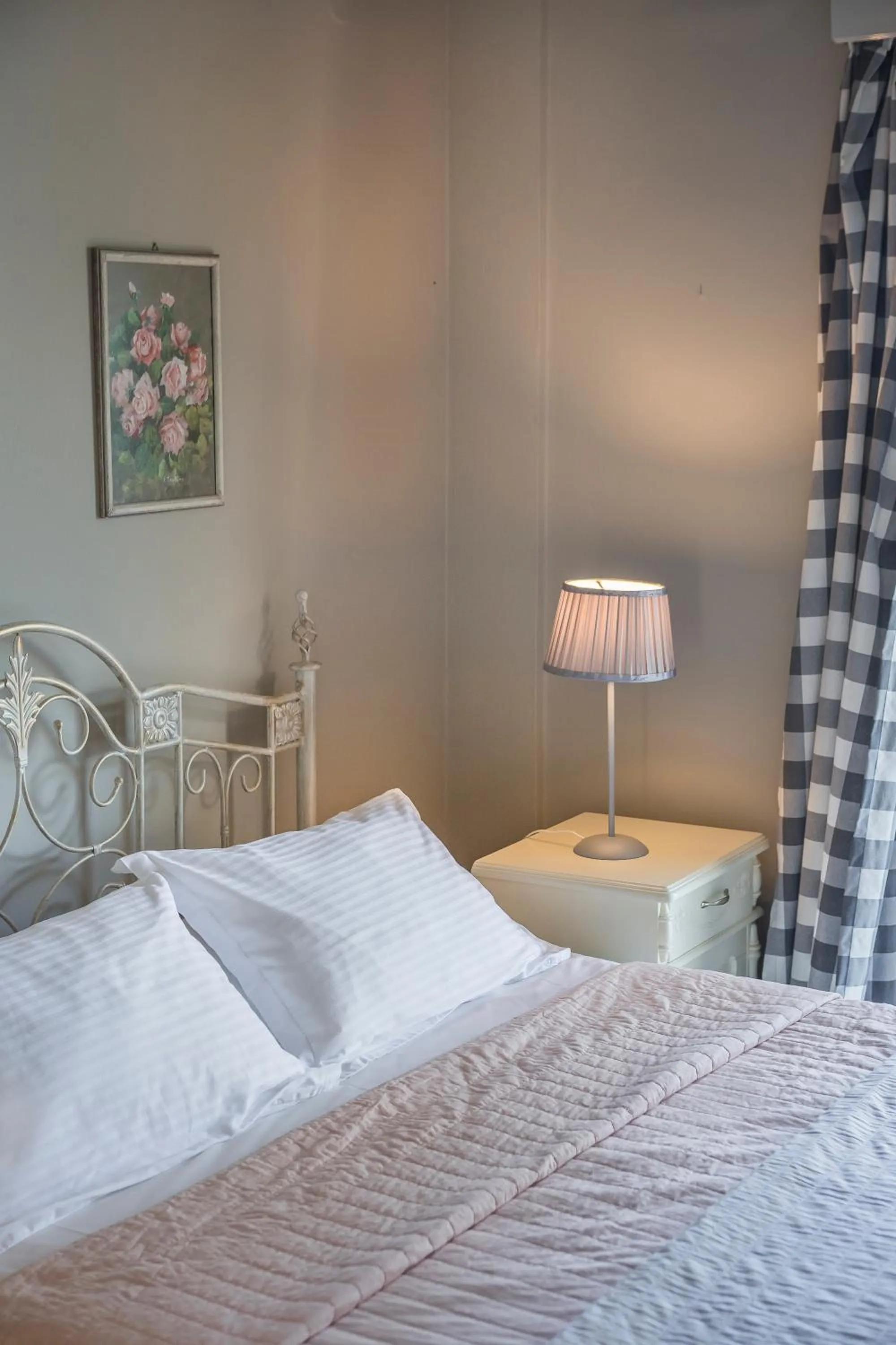 Bed in Panorama Fanari studios and apartments