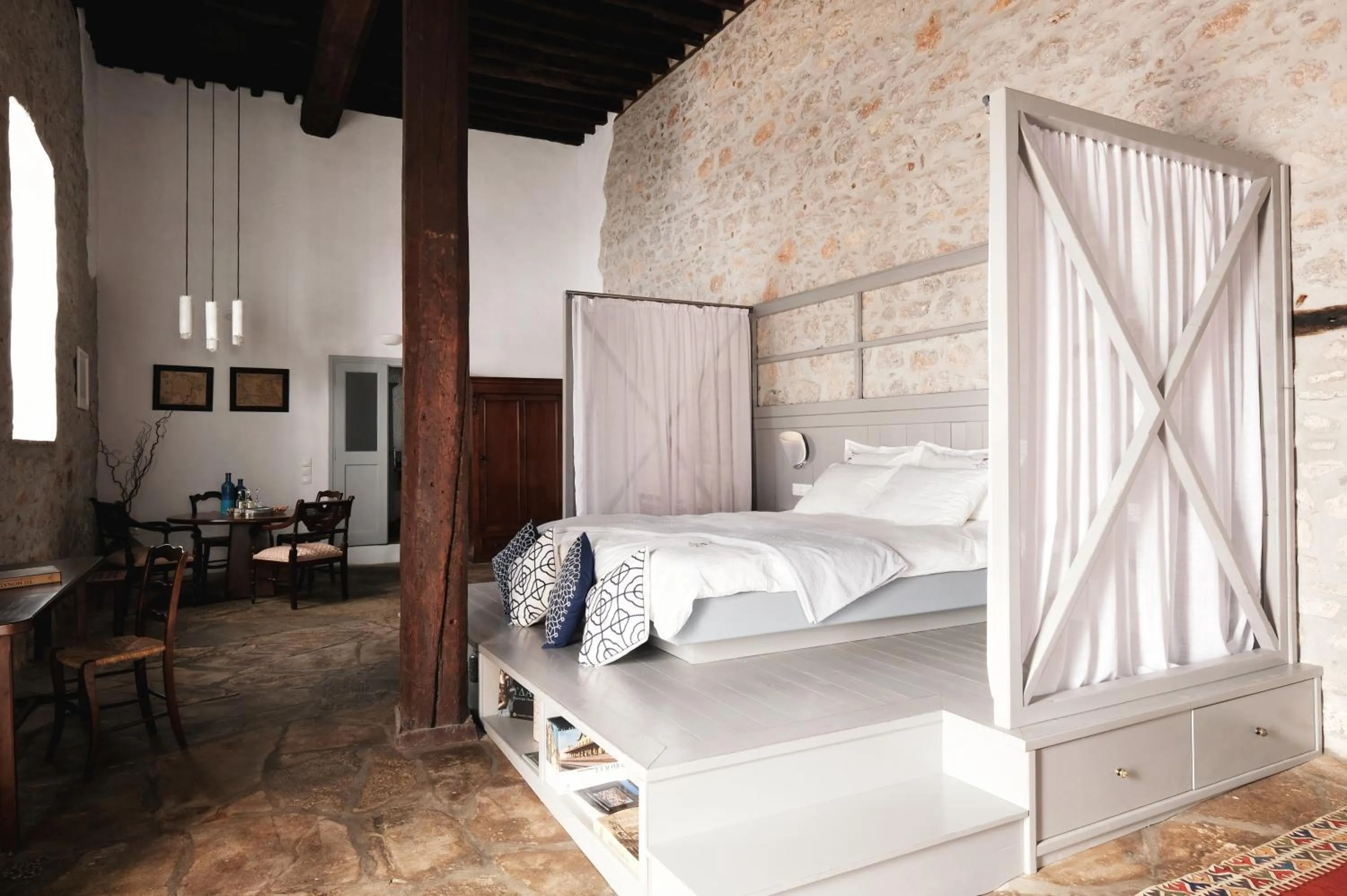 Bedroom, Bed in Keresbino Hydra Manor House